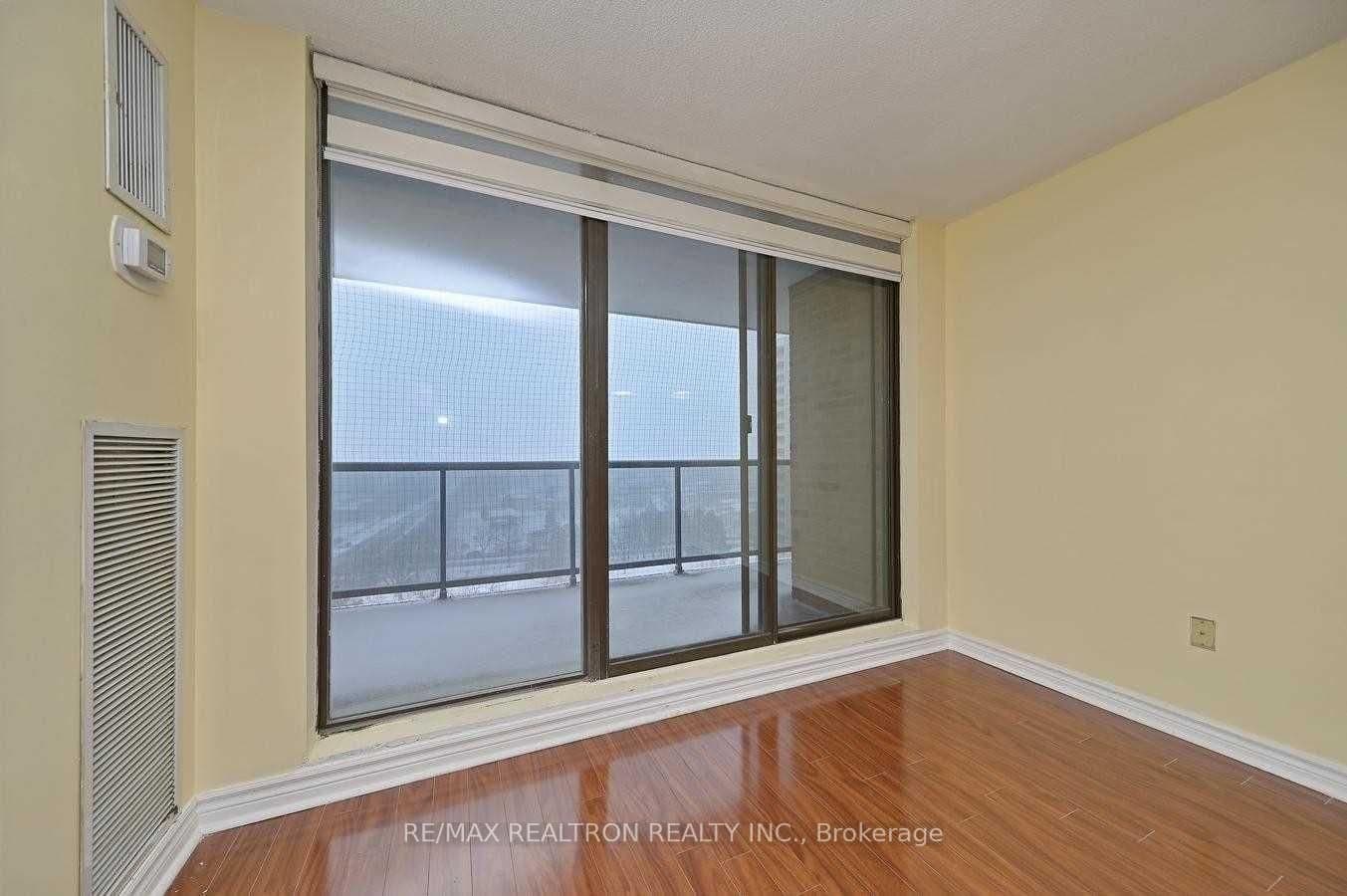 21 Knightsbridge Road, Unit 1201 thumbnail 11