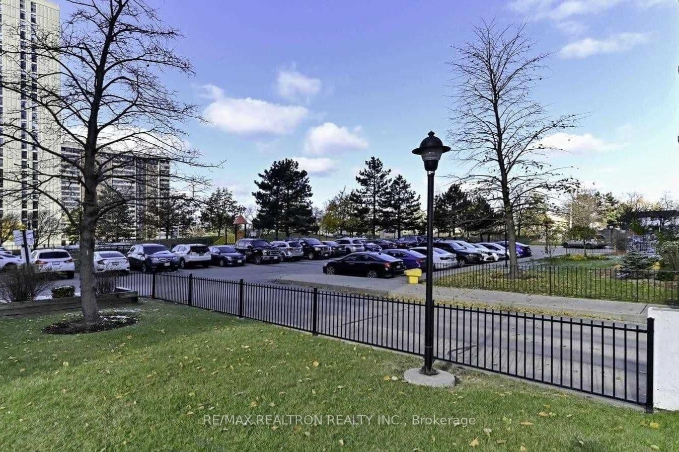 21 Knightsbridge Road, Unit 1201 thumbnail 28