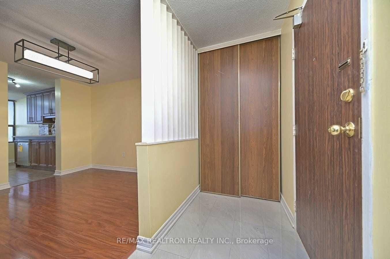 21 Knightsbridge Road, Unit 1201 thumbnail 5