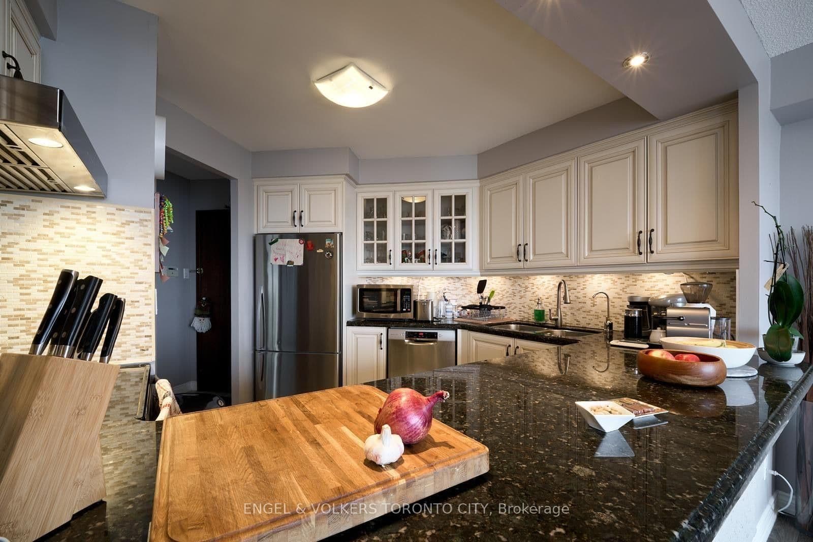 2285 Lake Shore Boulevard W, Unit 1204 thumbnail 22
