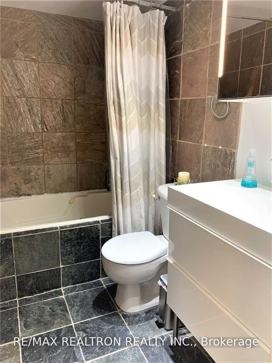 155 Marlee Avenue, Unit 1201 thumbnail 13