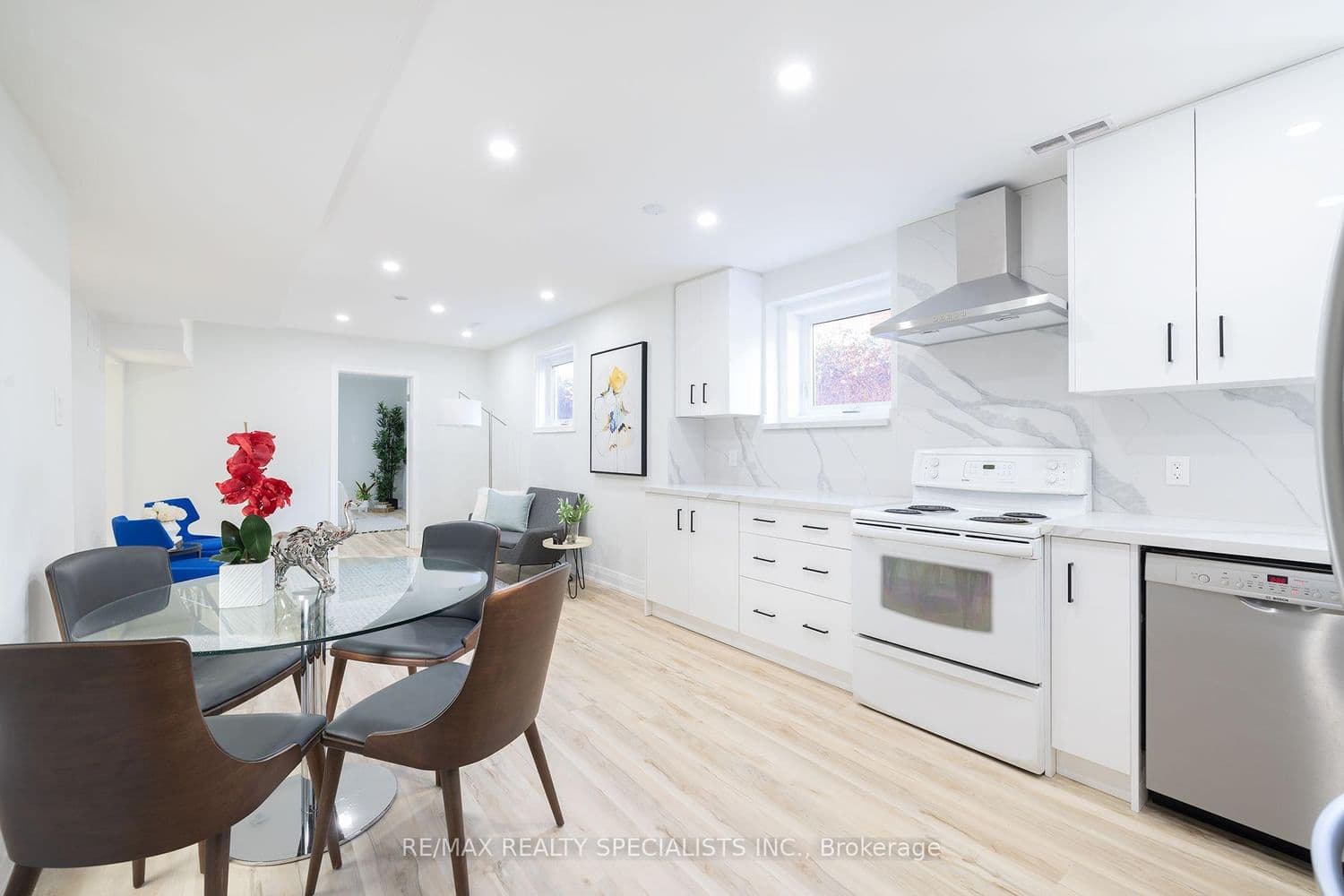 4279 Woodington Drive thumbnail 2