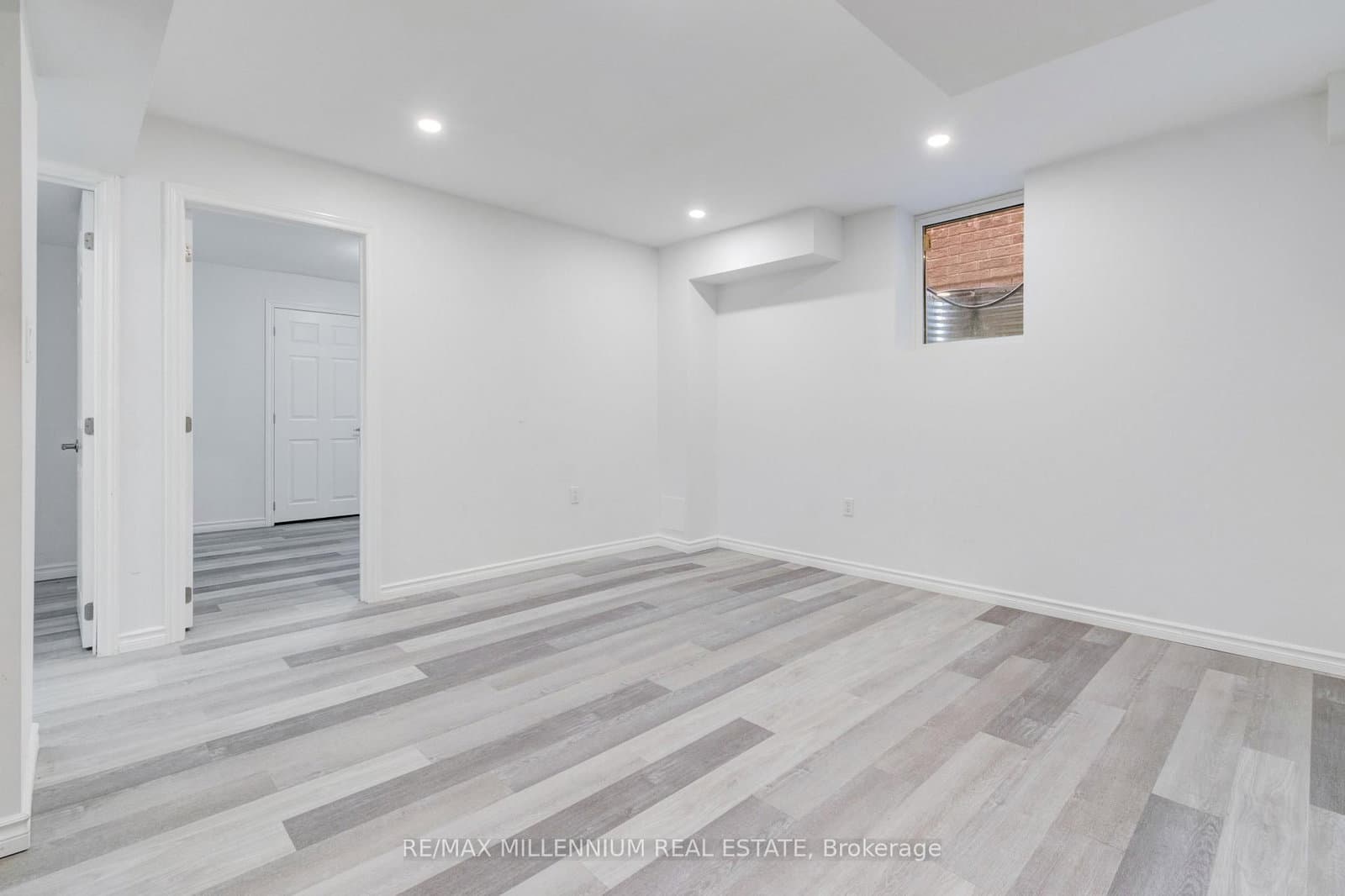 481 Bessborough Drive thumbnail 12