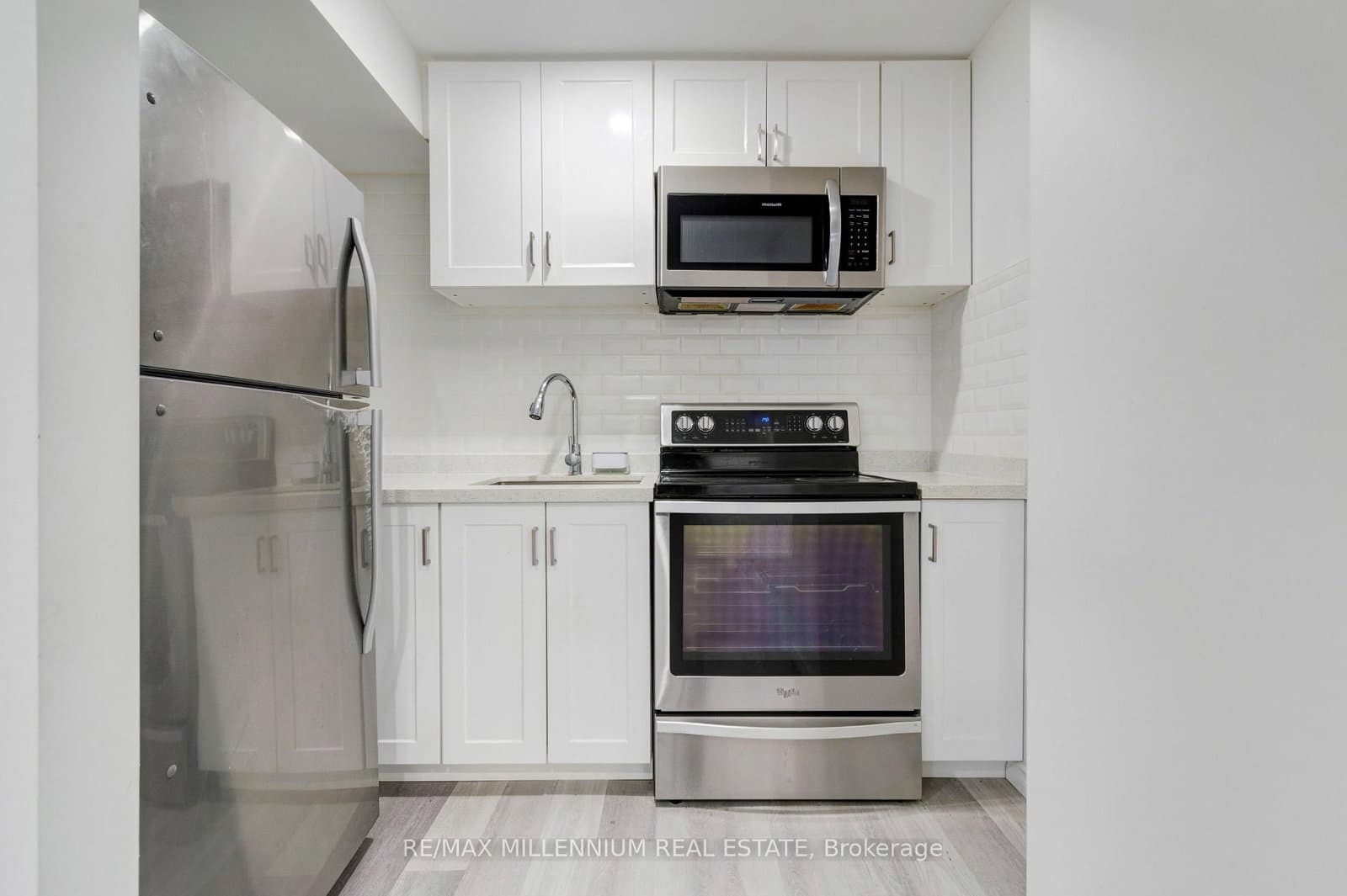 481 Bessborough Drive thumbnail 14