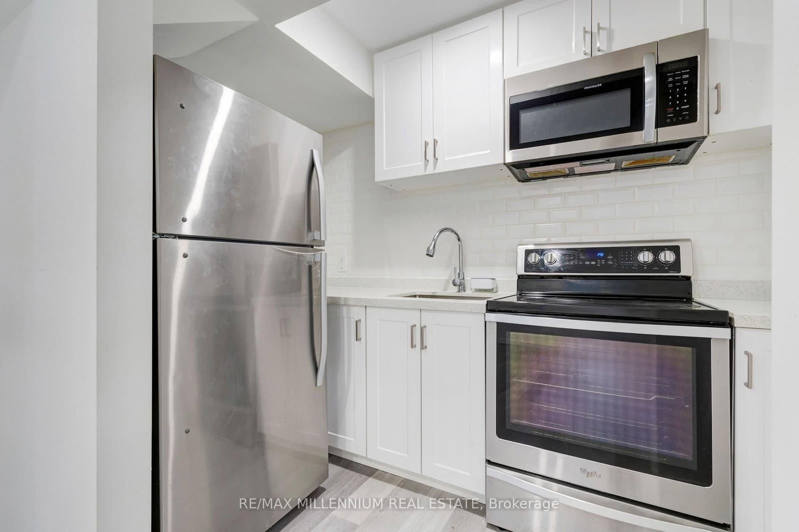 481 Bessborough Drive thumbnail 15