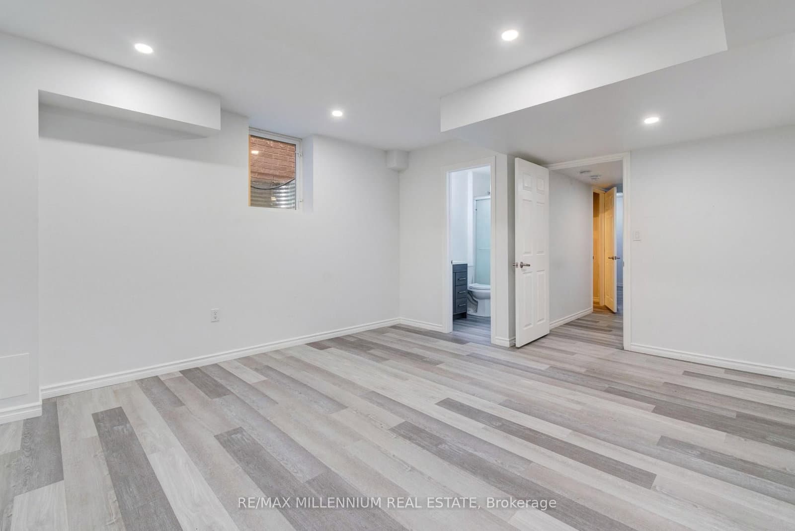 481 Bessborough Drive thumbnail 16