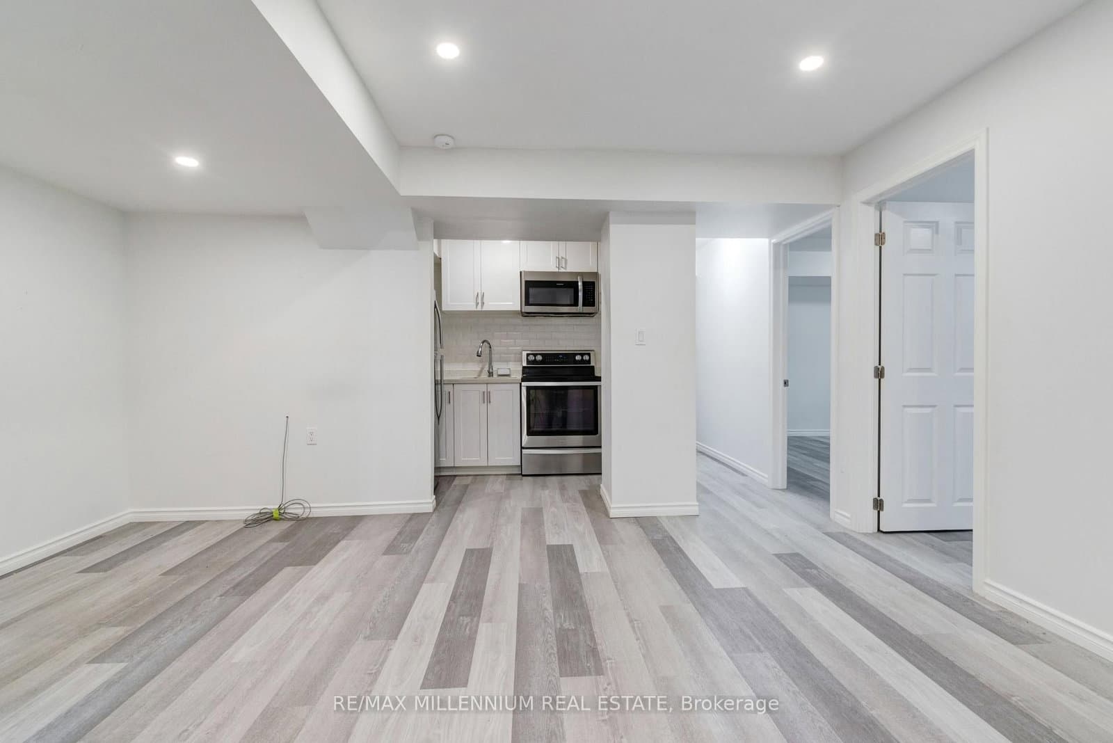 481 Bessborough Drive thumbnail 19
