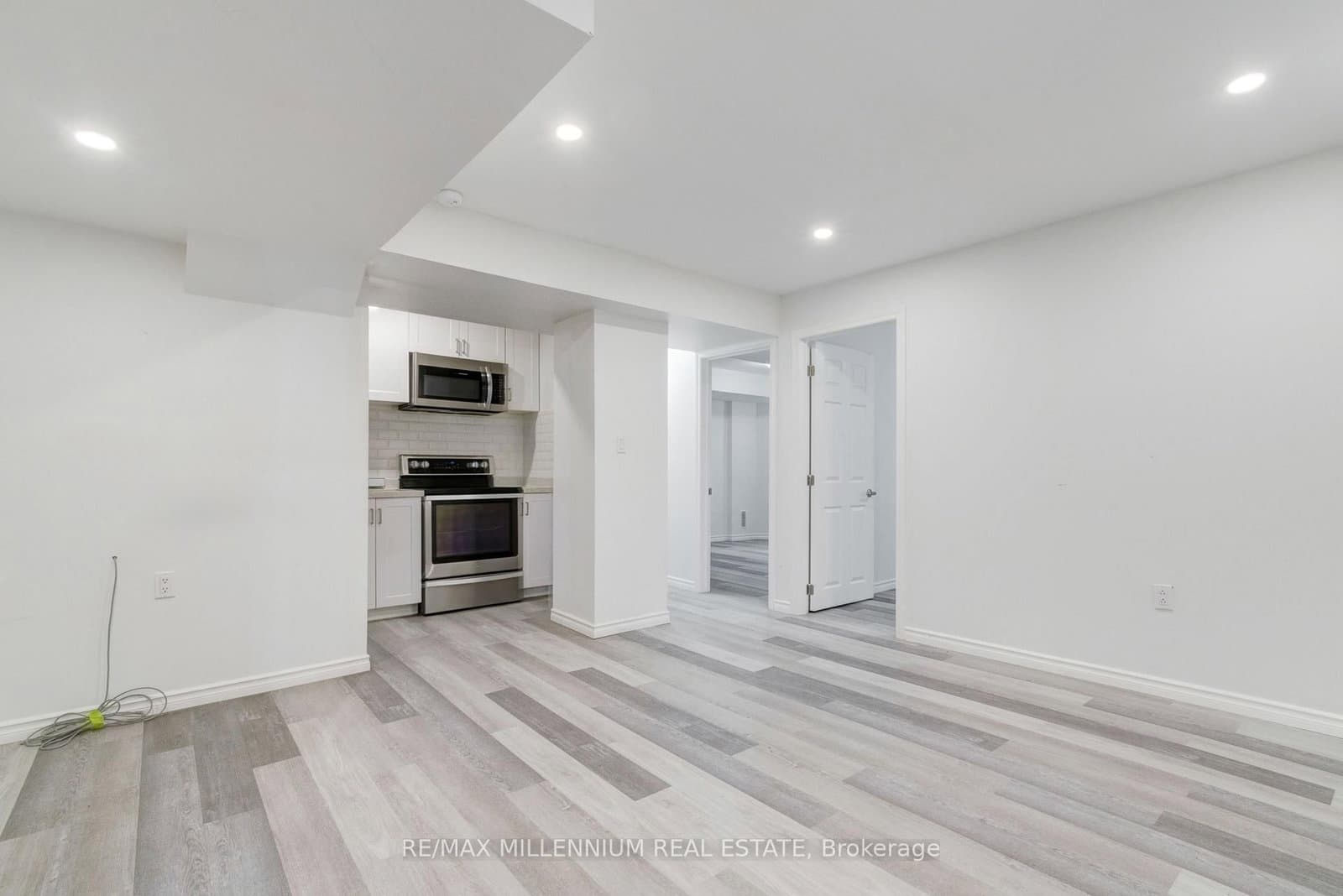 481 Bessborough Drive thumbnail 21