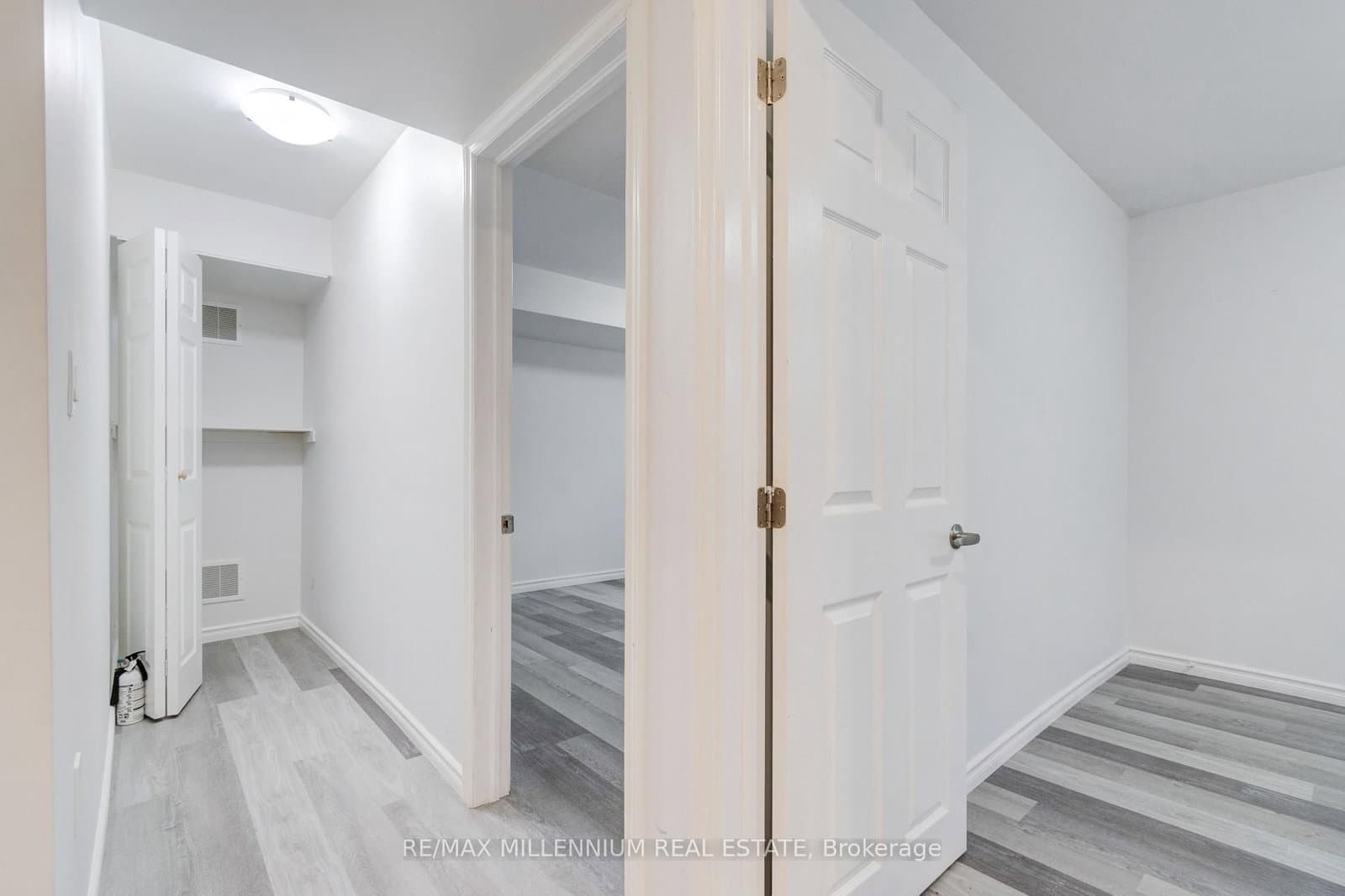 481 Bessborough Drive thumbnail 22