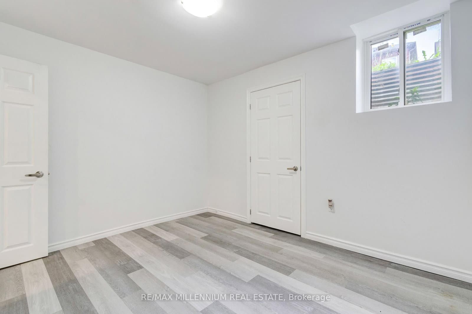 481 Bessborough Drive thumbnail 24