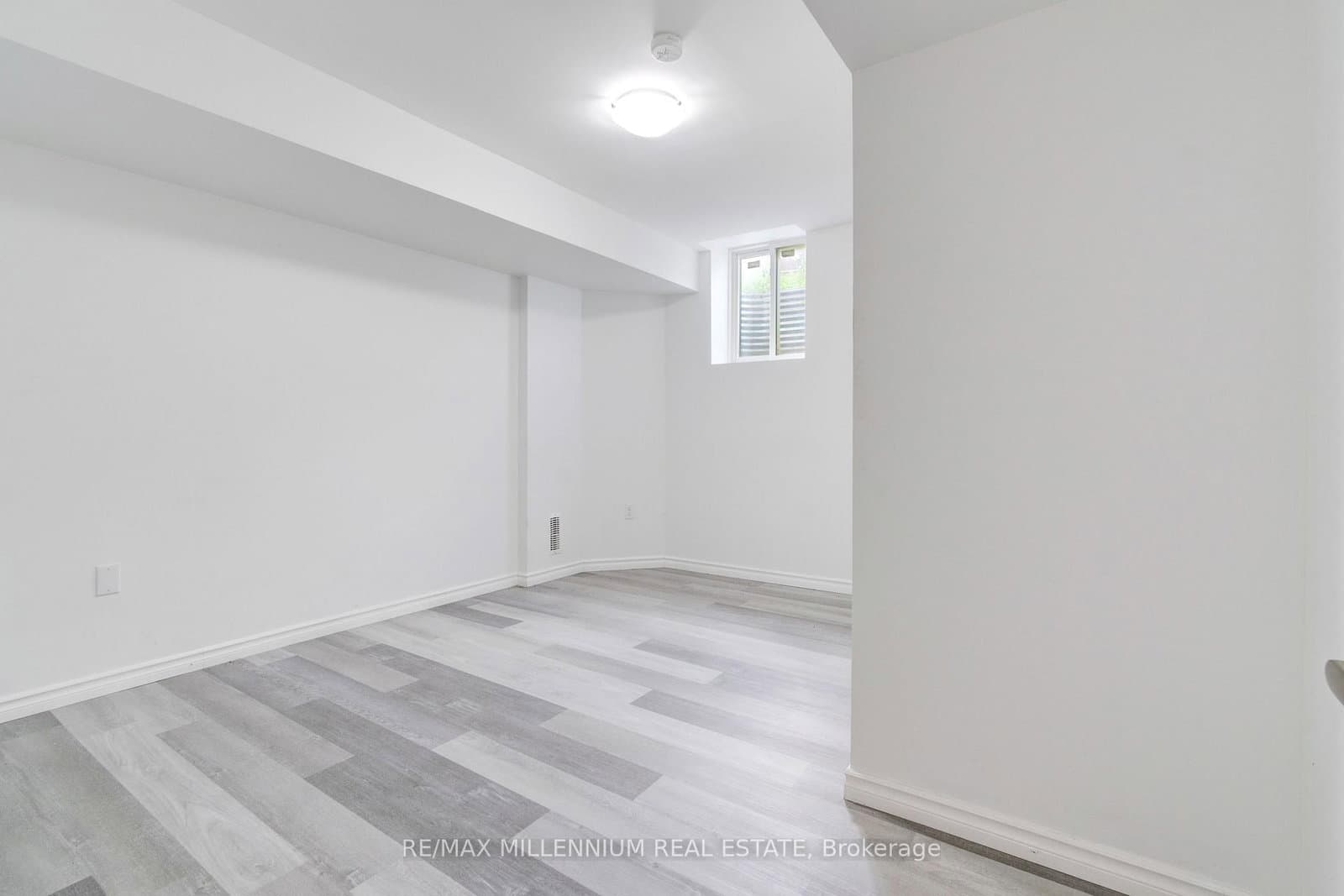 481 Bessborough Drive thumbnail 26