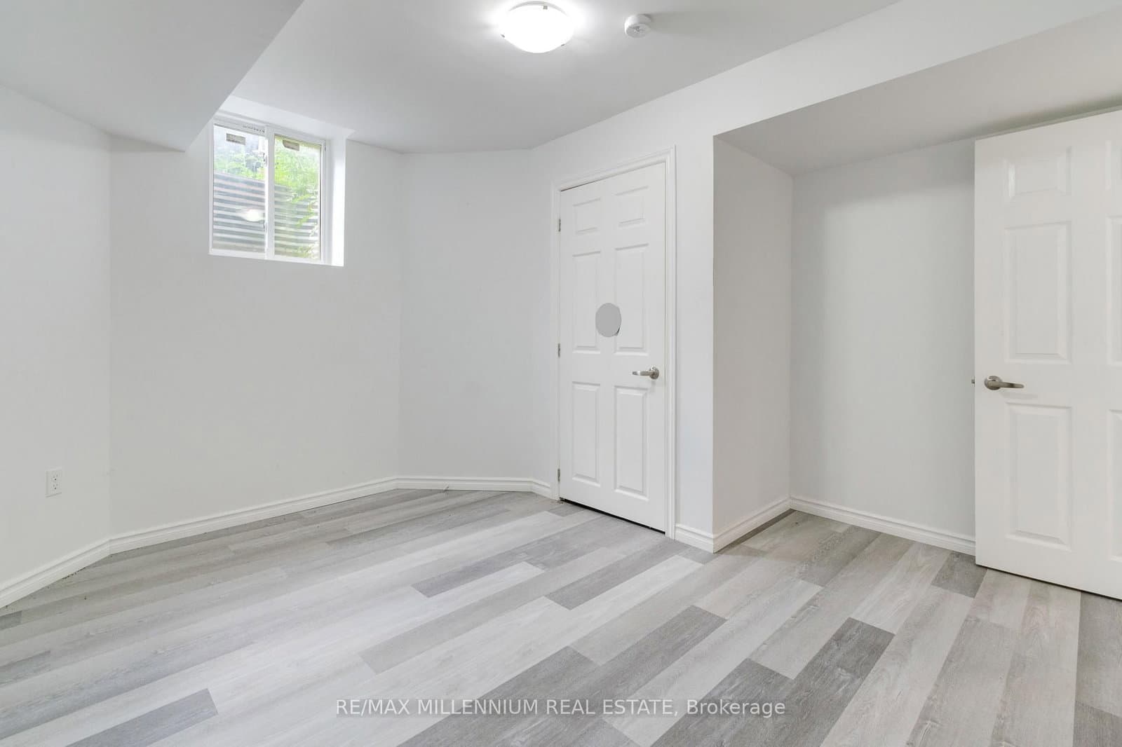 481 Bessborough Drive thumbnail 28