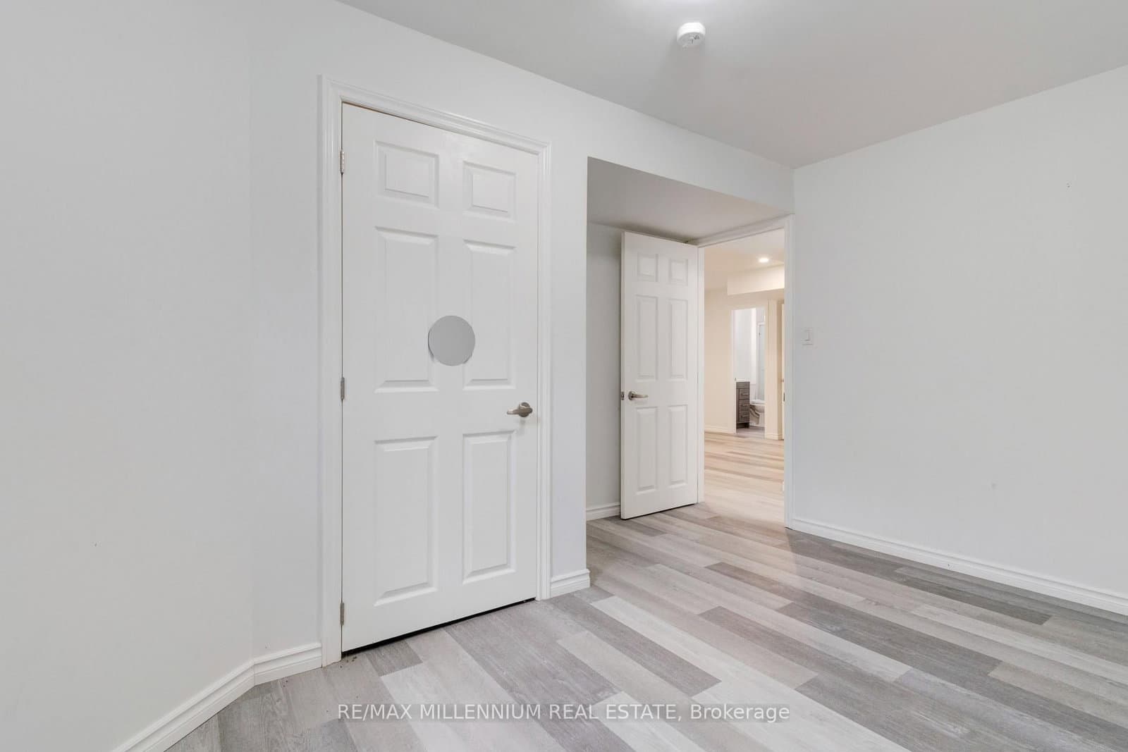 481 Bessborough Drive thumbnail 29