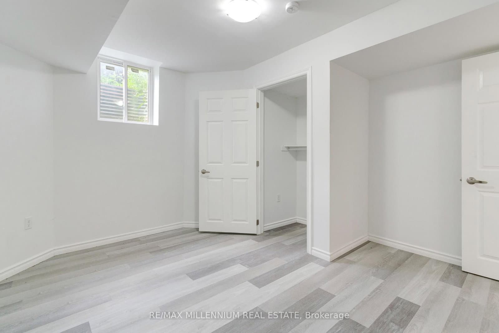 481 Bessborough Drive thumbnail 31