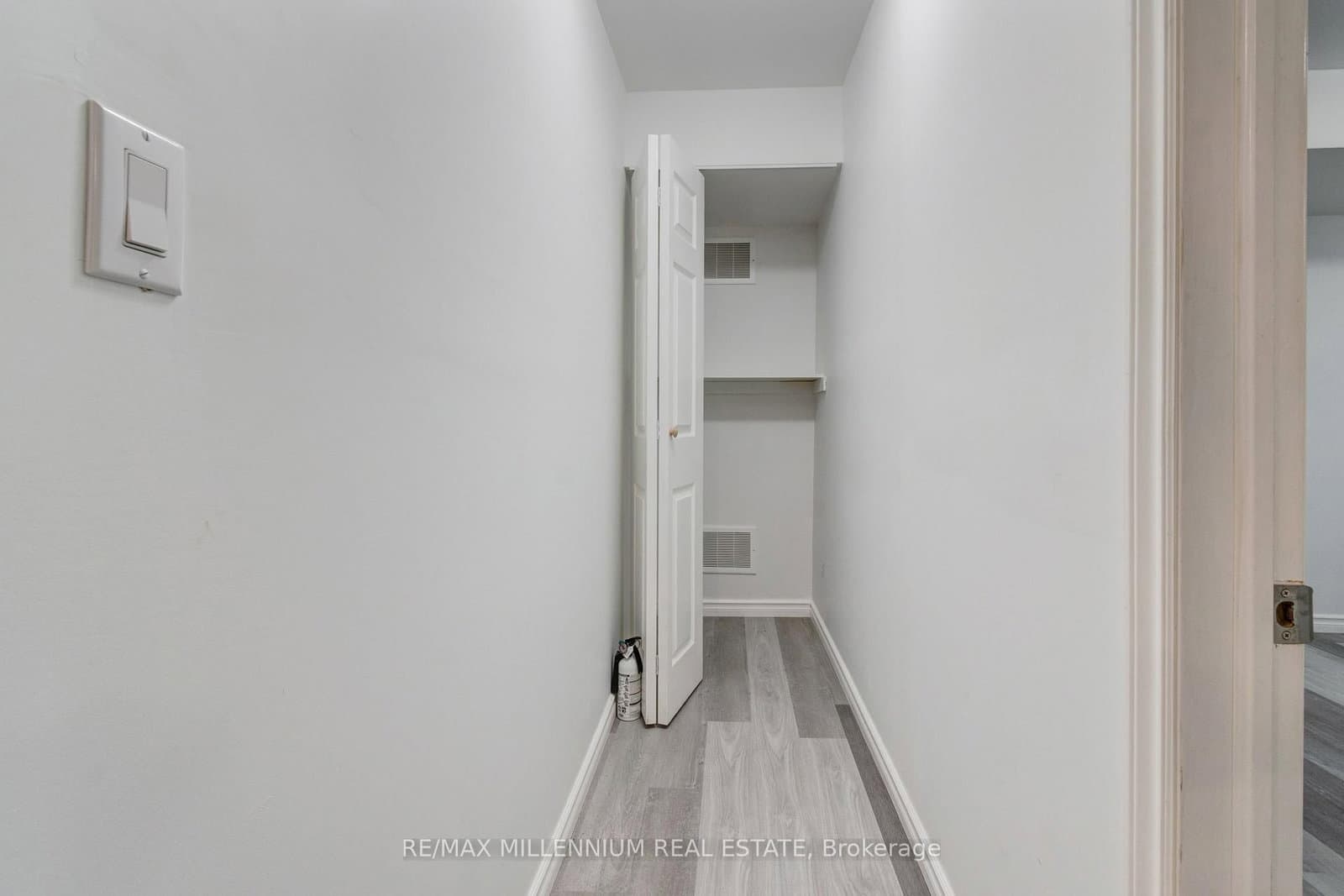 481 Bessborough Drive thumbnail 32