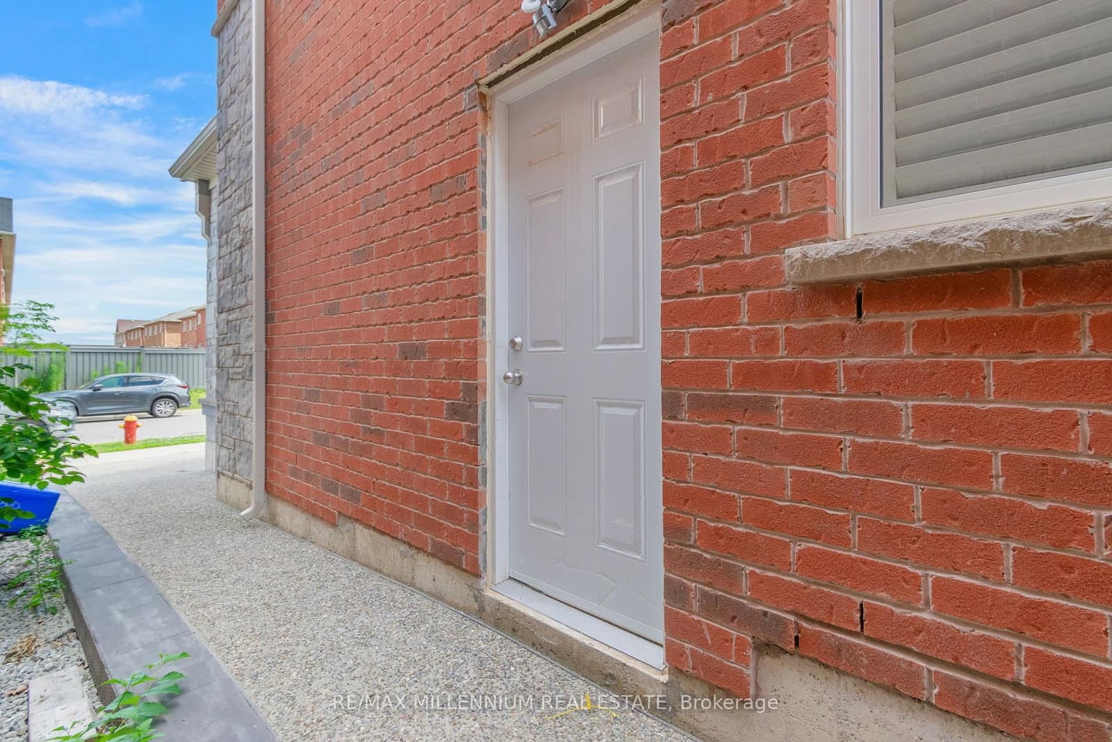 481 Bessborough Drive thumbnail 6