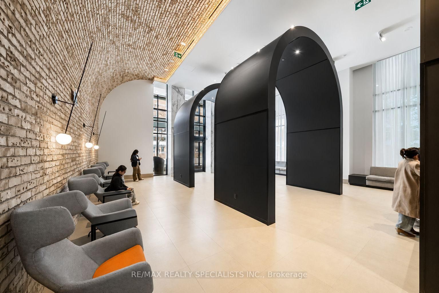 285 Dufferin Street, Unit 817 thumbnail 2