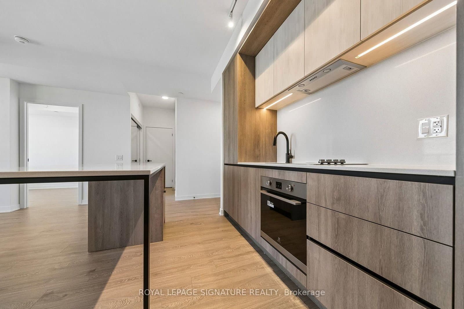 2495 Eglinton Avenue W, Unit 908 thumbnail 2