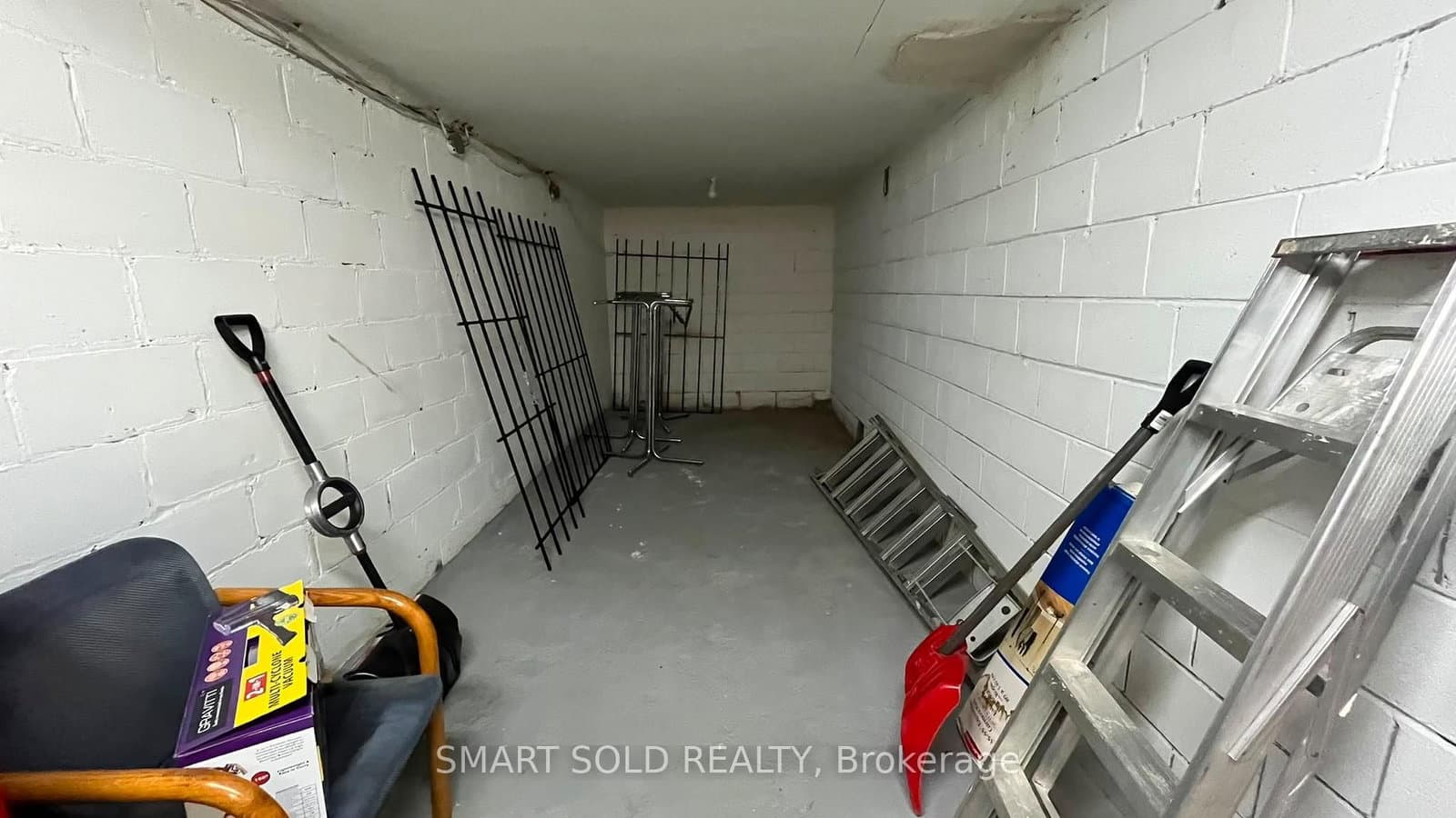 1592 Eglinton Avenue W, Unit Main Flr + Bsmt thumbnail 10