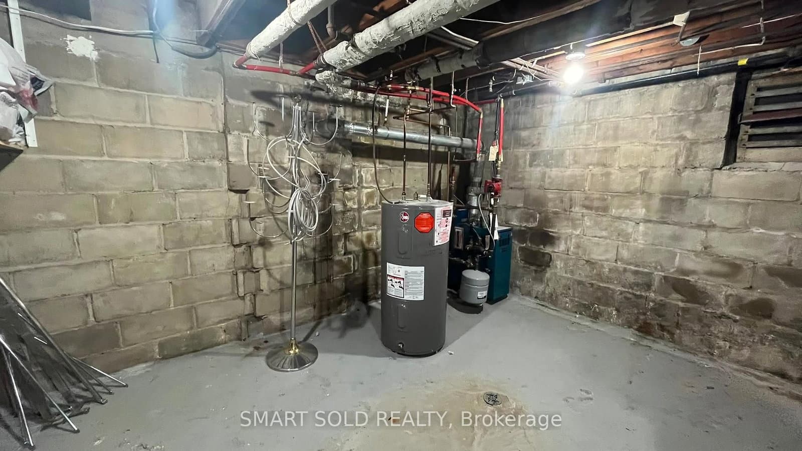 1592 Eglinton Avenue W, Unit Main Flr + Bsmt thumbnail 14