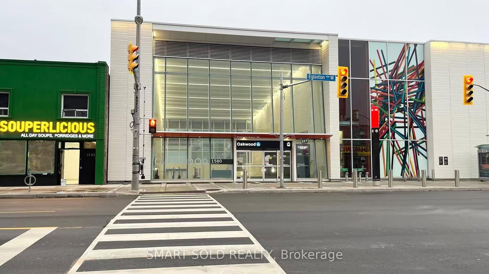1592 Eglinton Avenue W, Unit Main Flr + Bsmt thumbnail 4