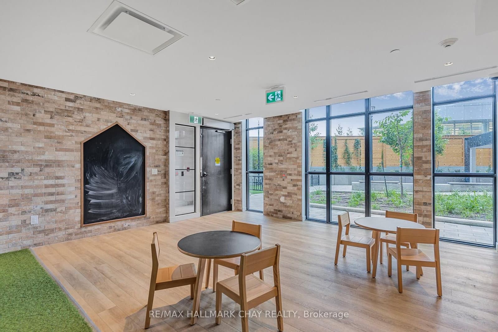 2300 St. Clair Avenue W, Unit 110 thumbnail 18