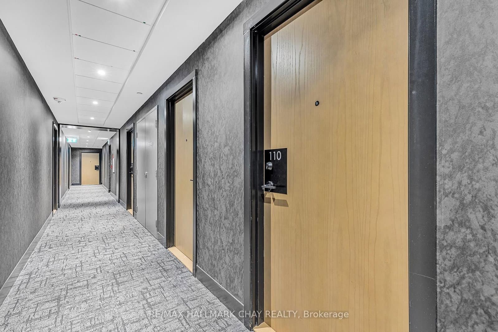 2300 St. Clair Avenue W, Unit 110 thumbnail 5