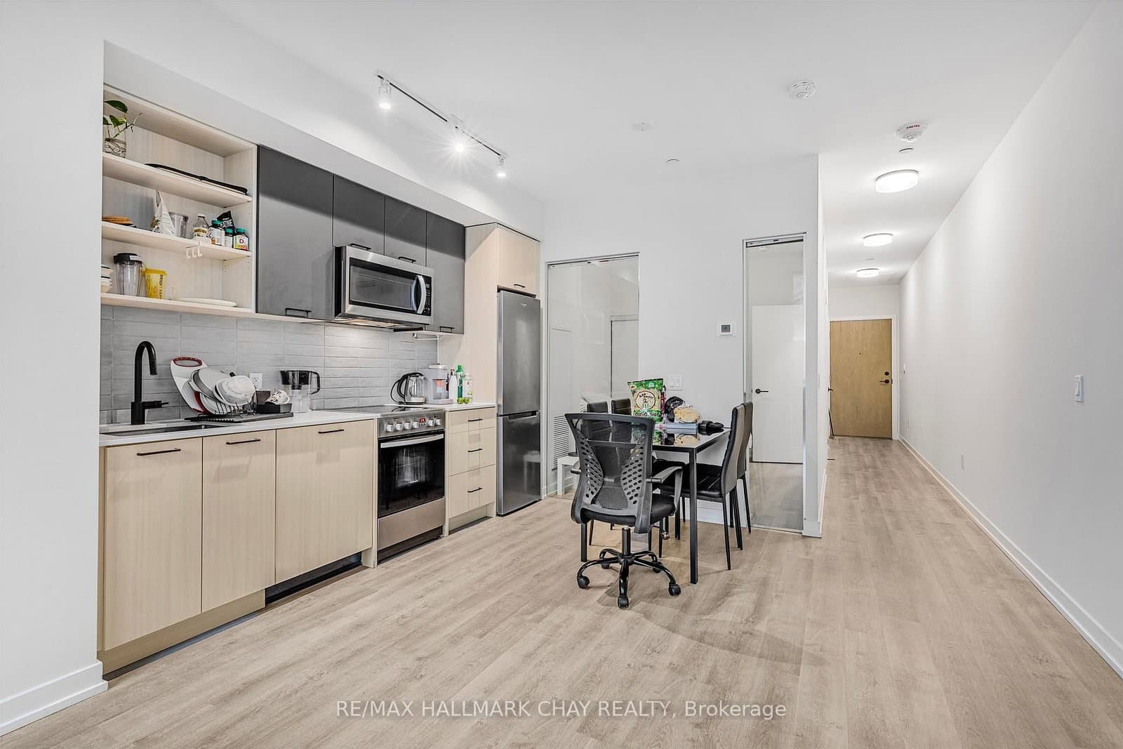 2300 St. Clair Avenue W, Unit 110 thumbnail 8