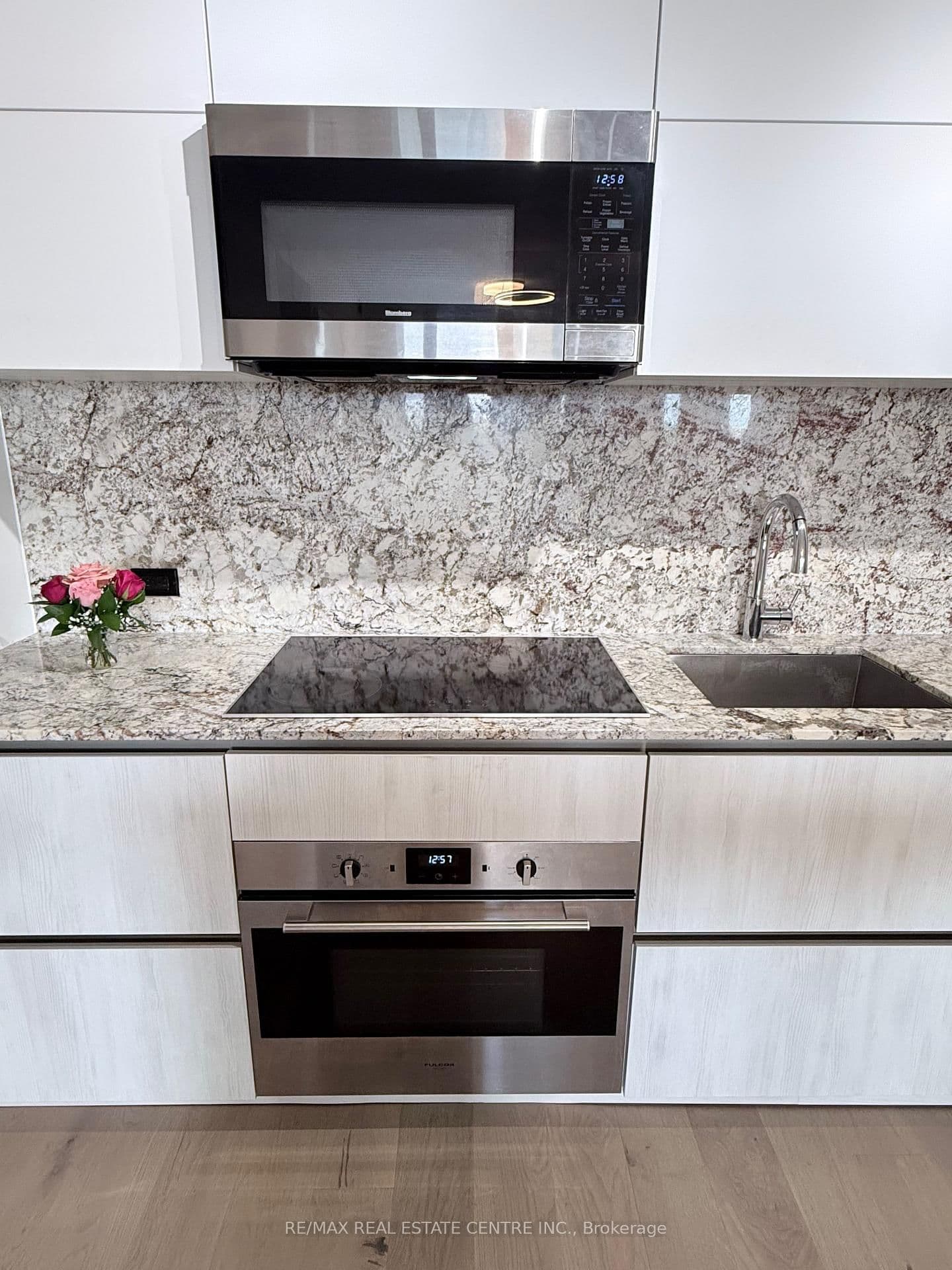 21 Park Street E, Unit 1507 thumbnail 15