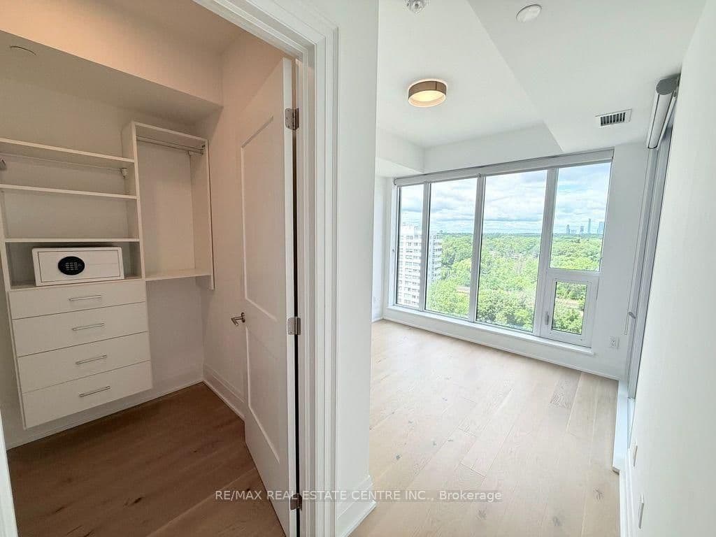 21 Park Street E, Unit 1507 thumbnail 18