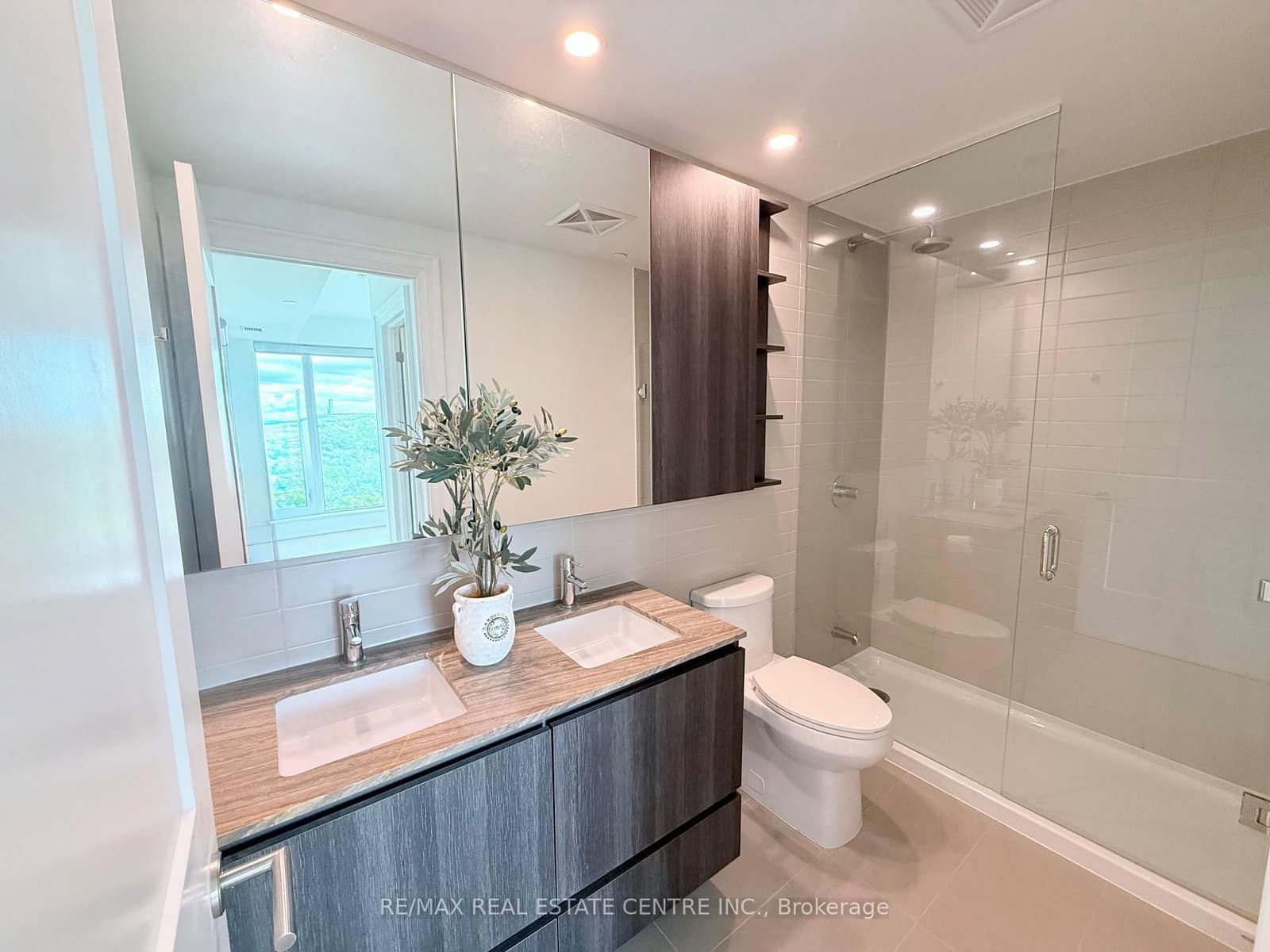 21 Park Street E, Unit 1507 thumbnail 23