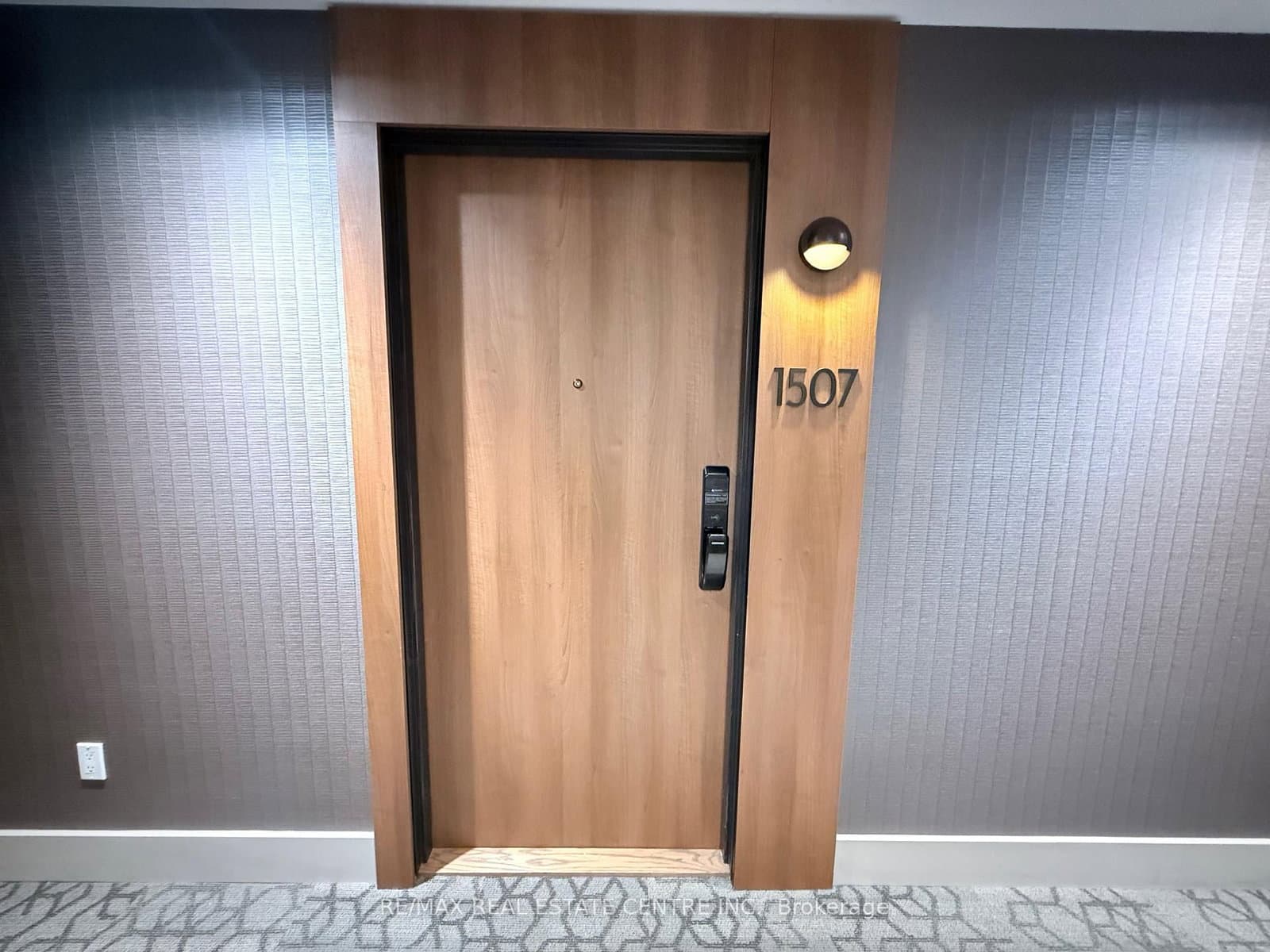 21 Park Street E, Unit 1507 thumbnail 8
