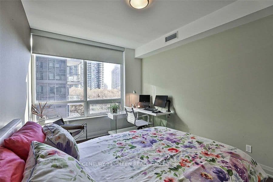 36 Park Lawn Road, Unit 303 thumbnail 5