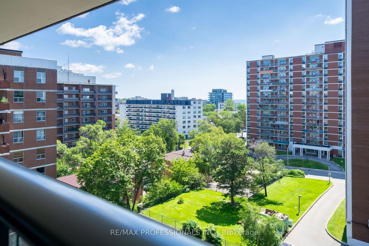 21 Park Street E, Unit 816 thumbnail 16