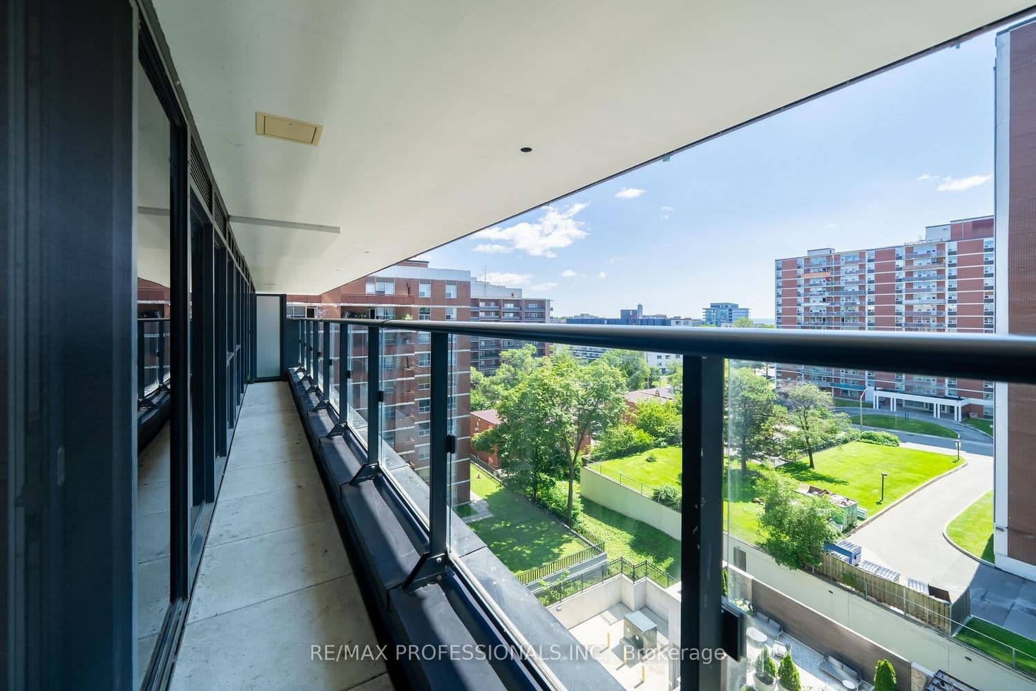 21 Park Street E, Unit 816 thumbnail 17