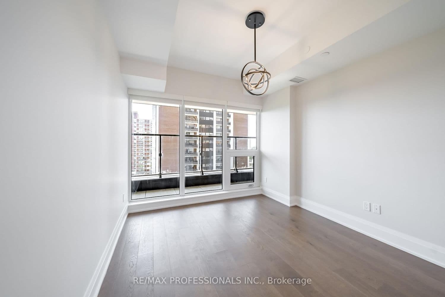 21 Park Street E, Unit 816 thumbnail 21