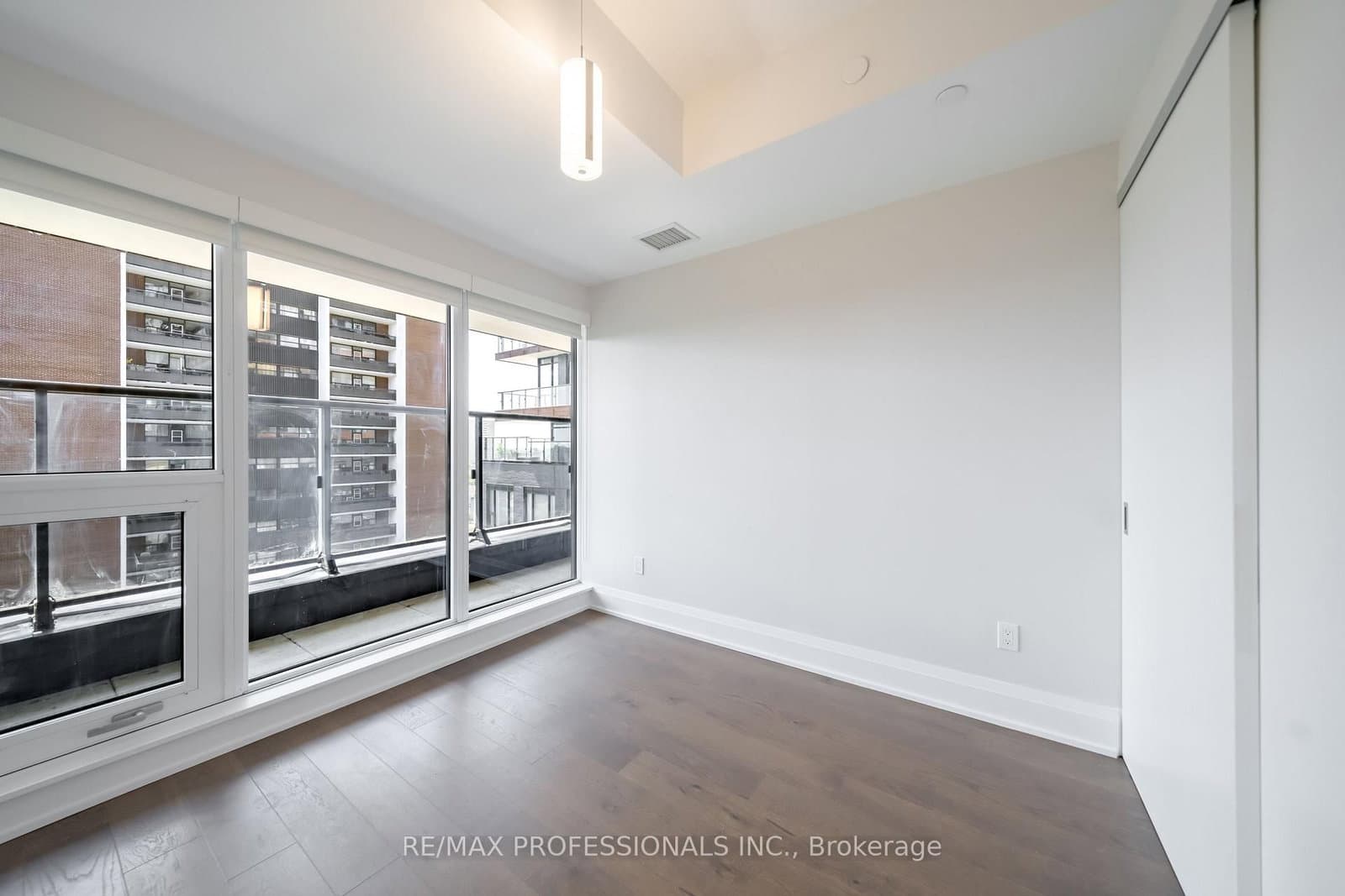21 Park Street E, Unit 816 thumbnail 23