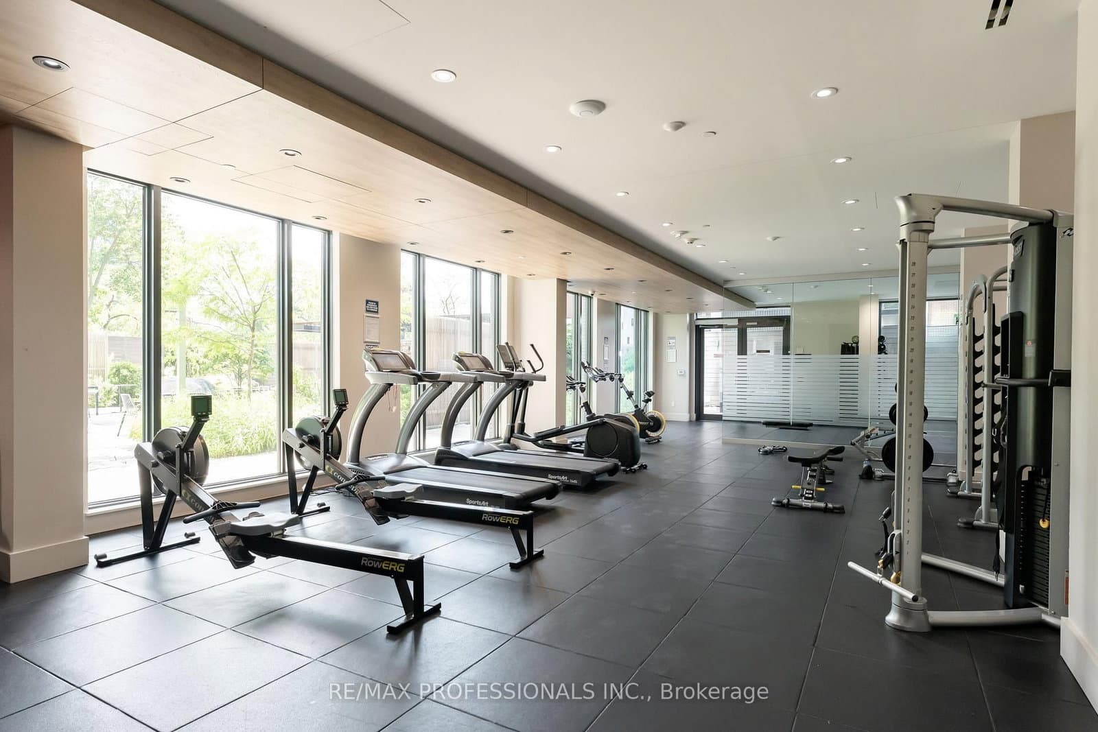 21 Park Street E, Unit 816 thumbnail 28