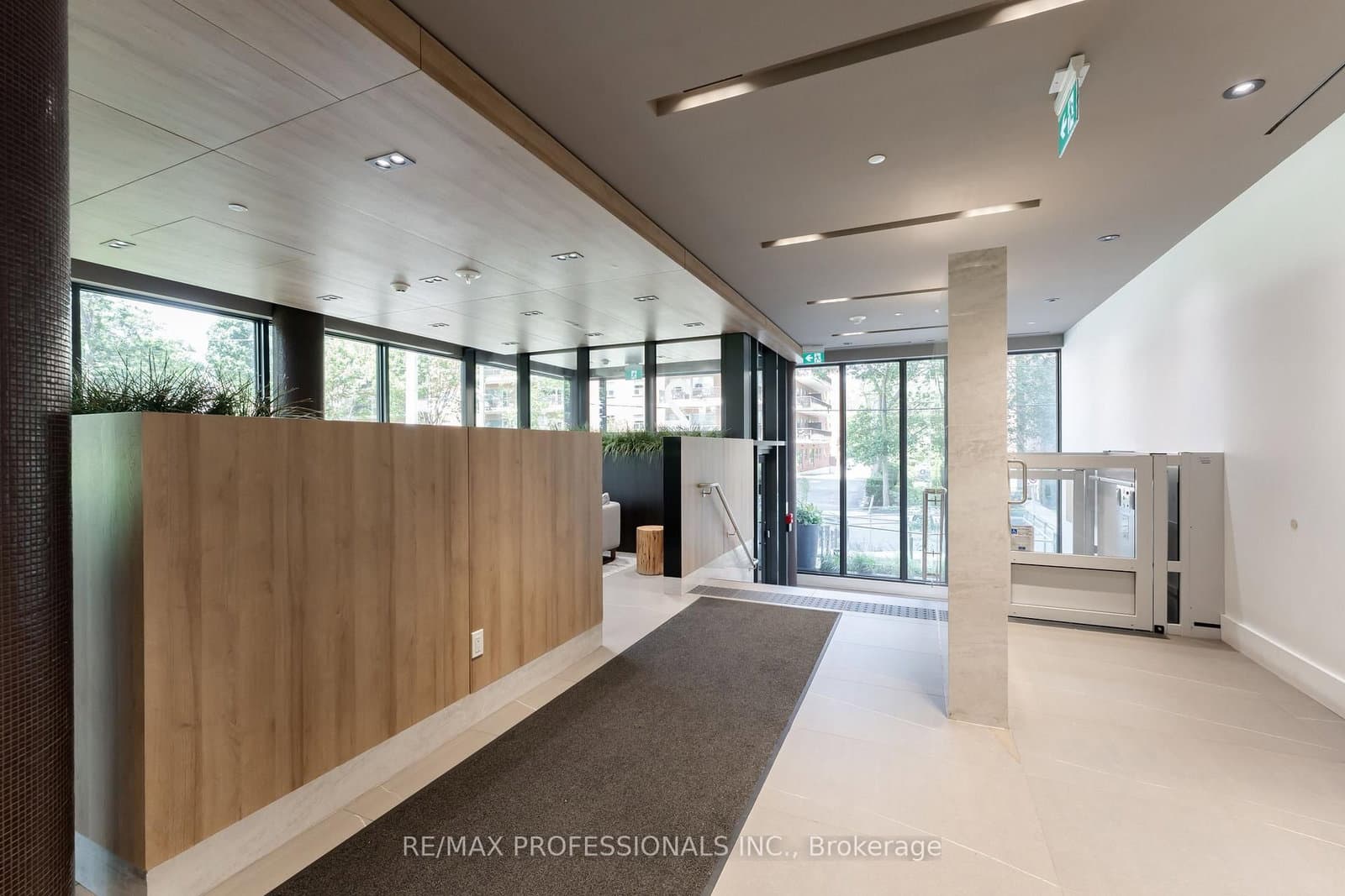 21 Park Street E, Unit 816 thumbnail 3