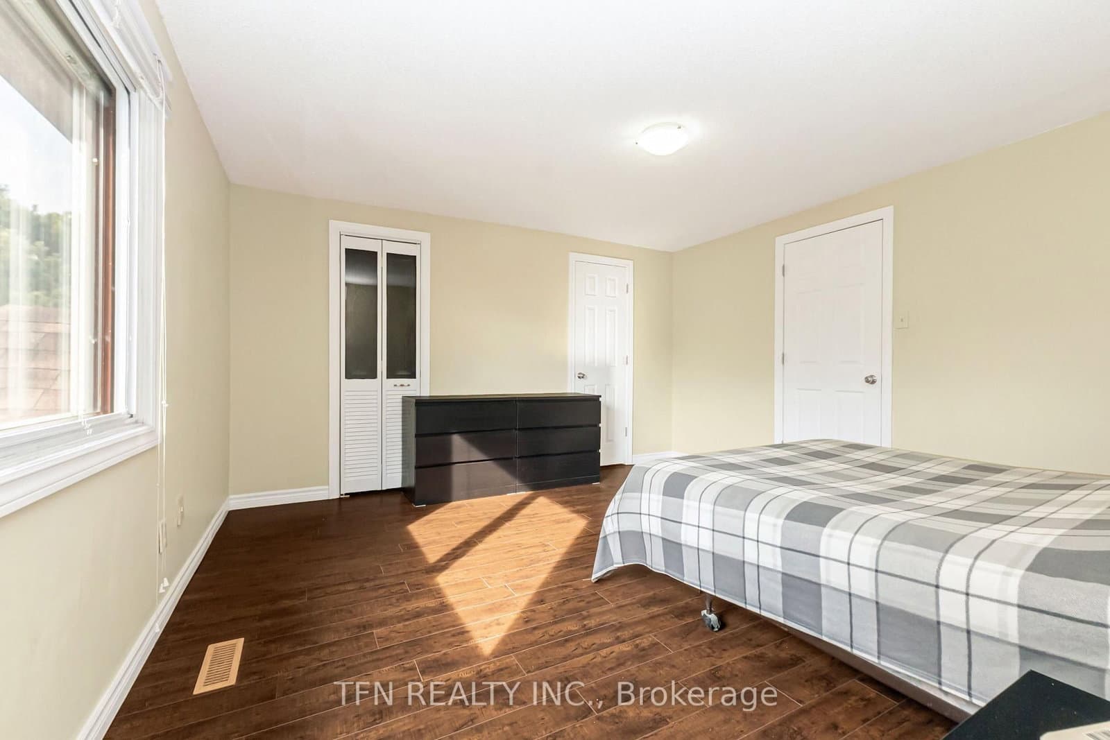 4165 Fieldgate Drive, Unit 9 thumbnail 16