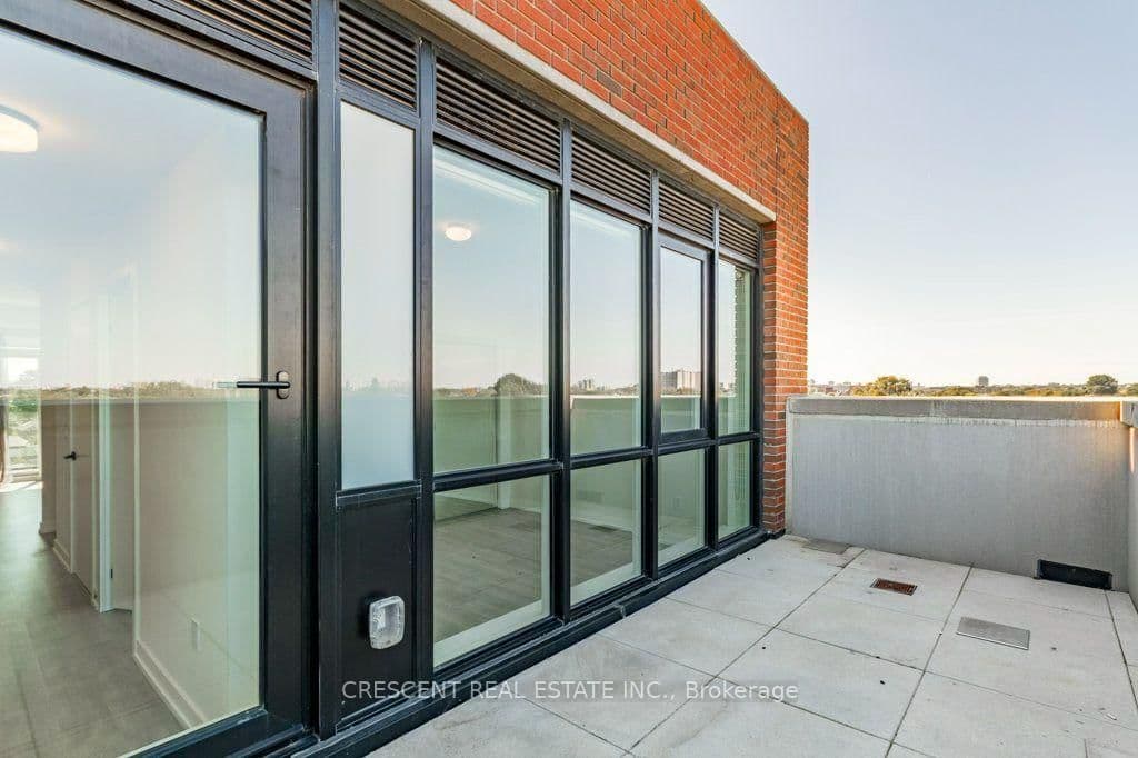 2300 St Clair Avenue W, Unit 527 thumbnail 21