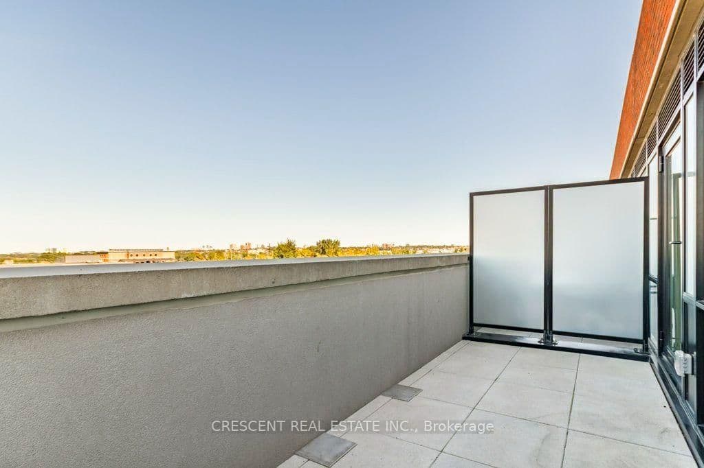 2300 St Clair Avenue W, Unit 527 thumbnail 23