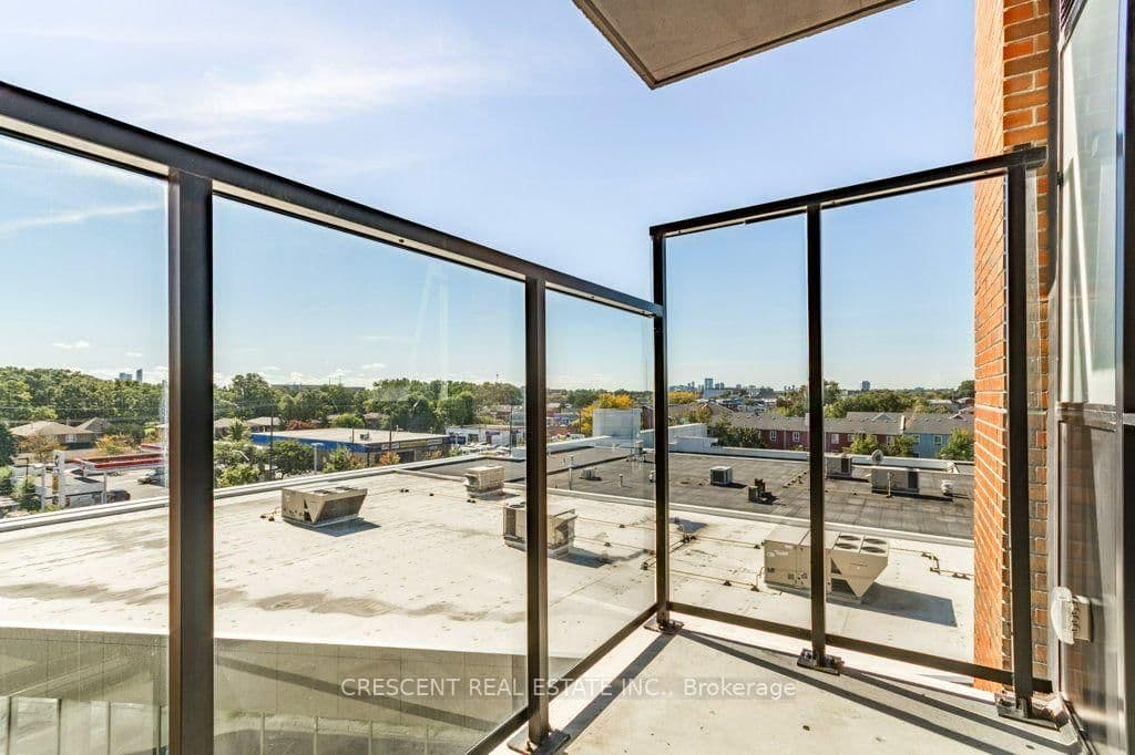 2300 St Clair Avenue W, Unit 527 thumbnail 8