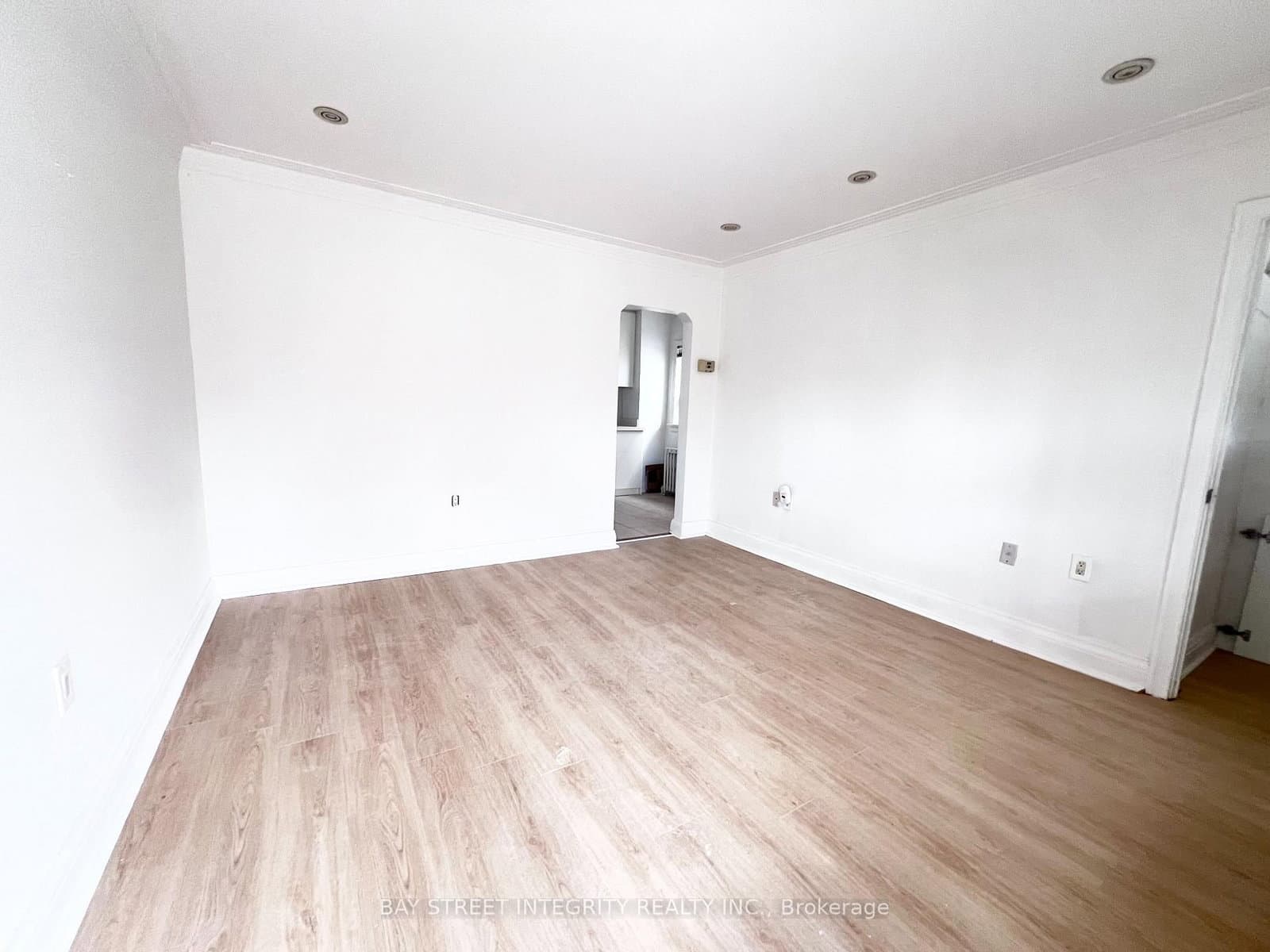 970 Briar Hill Avenue thumbnail 2