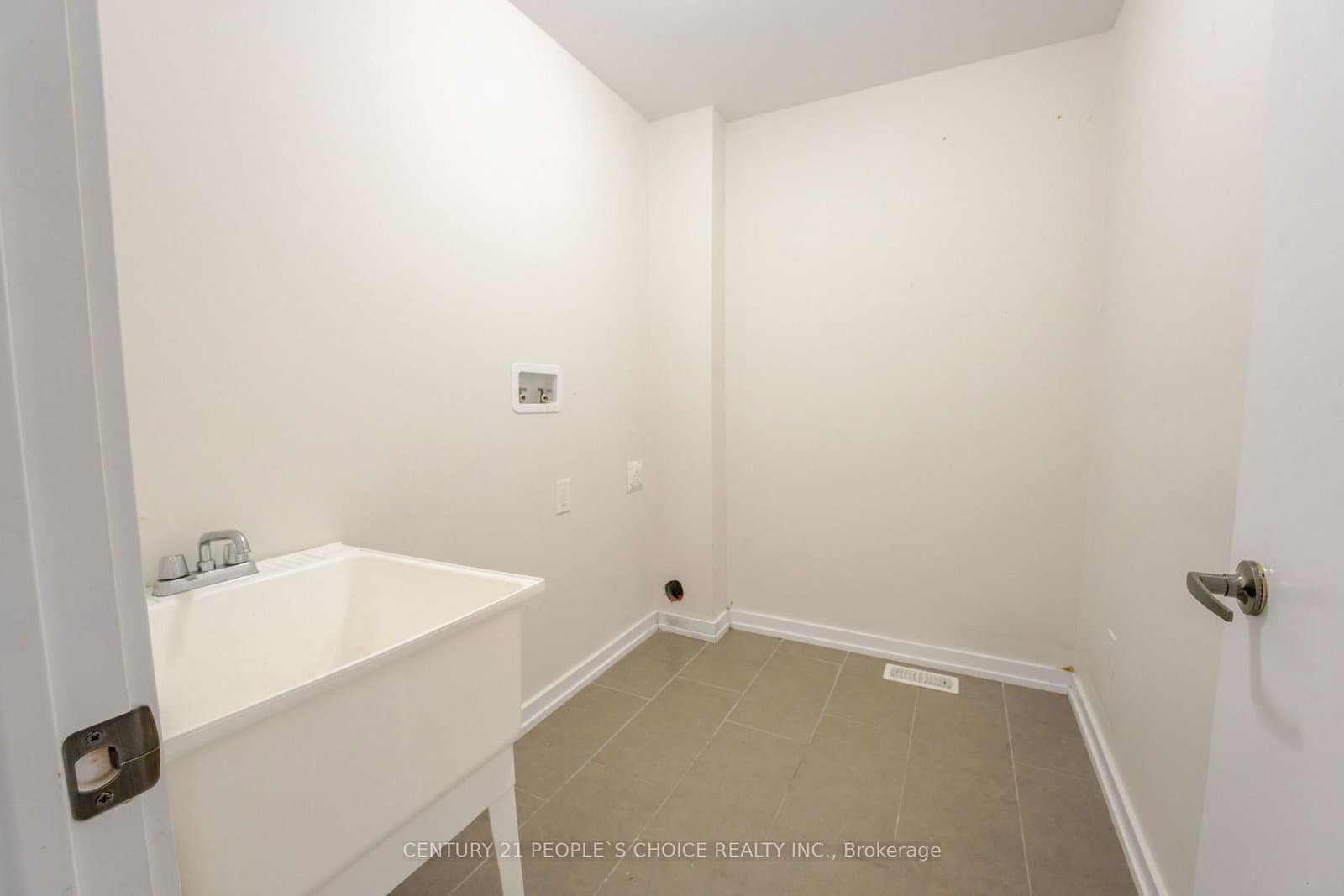 108 Golden Spring Drive thumbnail 32