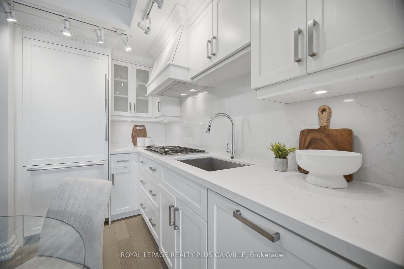 2060 Lakeshore Road, Unit 303 thumbnail 11