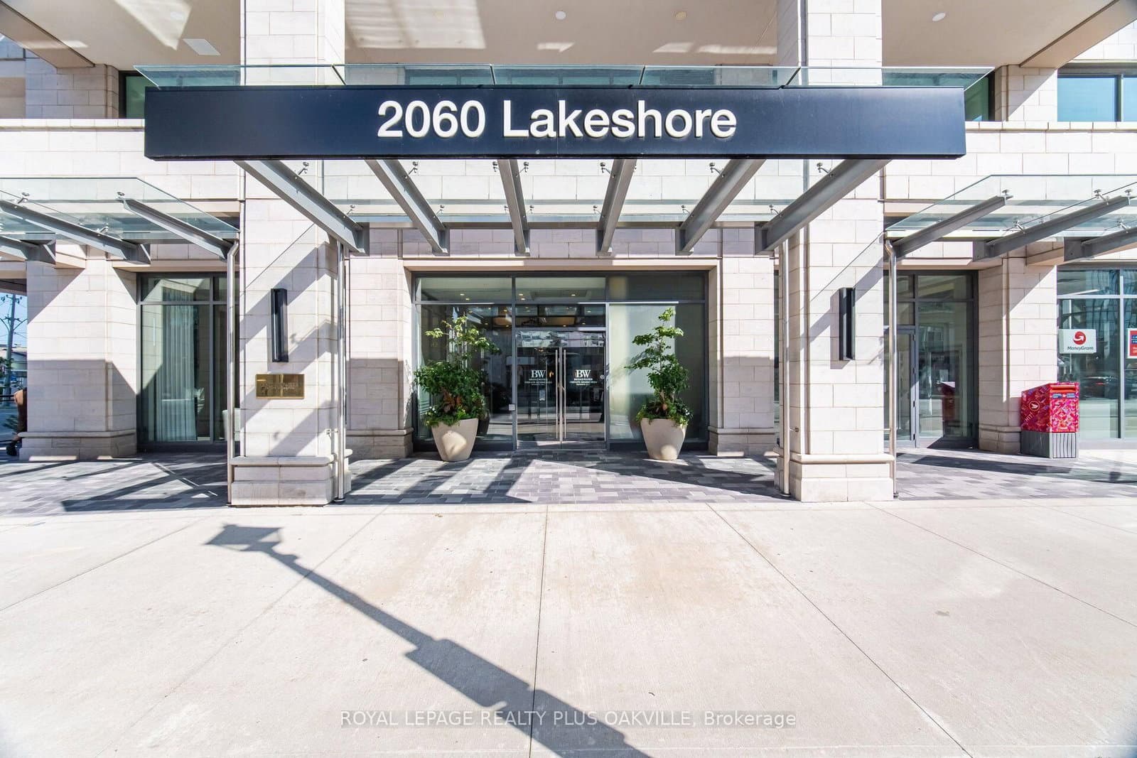 2060 Lakeshore Road, Unit 303 thumbnail 2