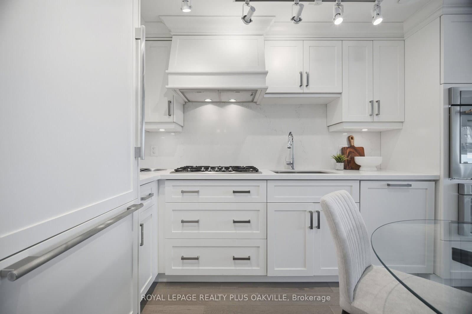 2060 Lakeshore Road, Unit 303 thumbnail 9