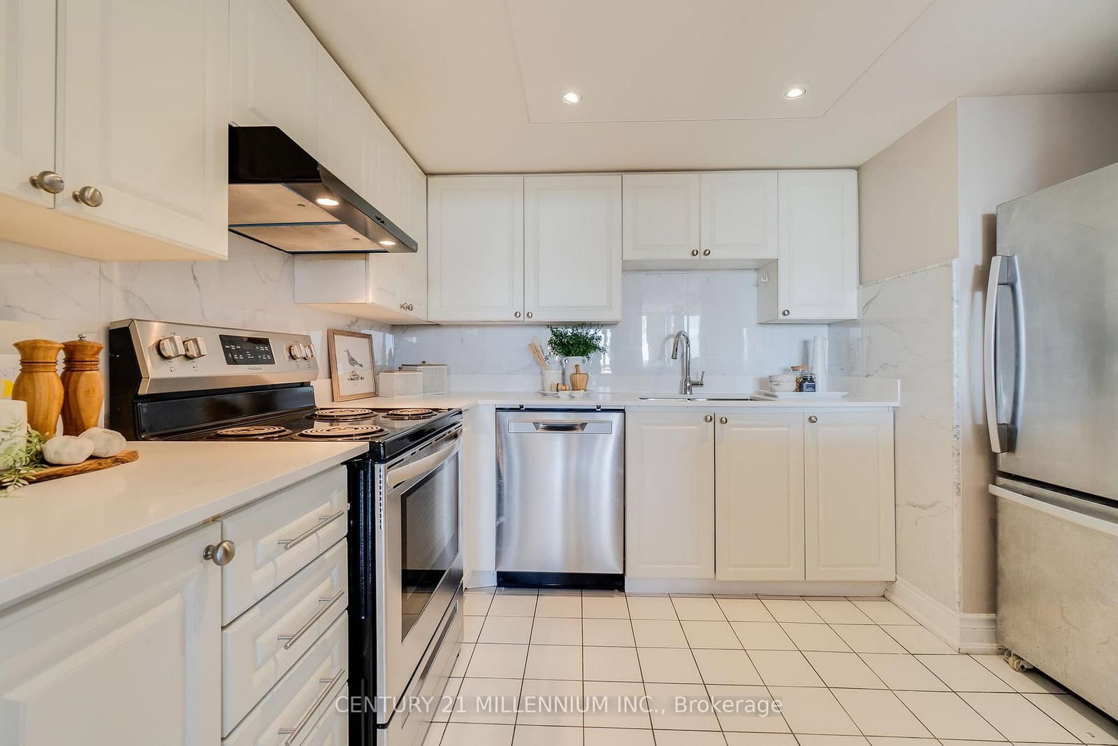 4450 Tucana Court, Unit 902 thumbnail 18