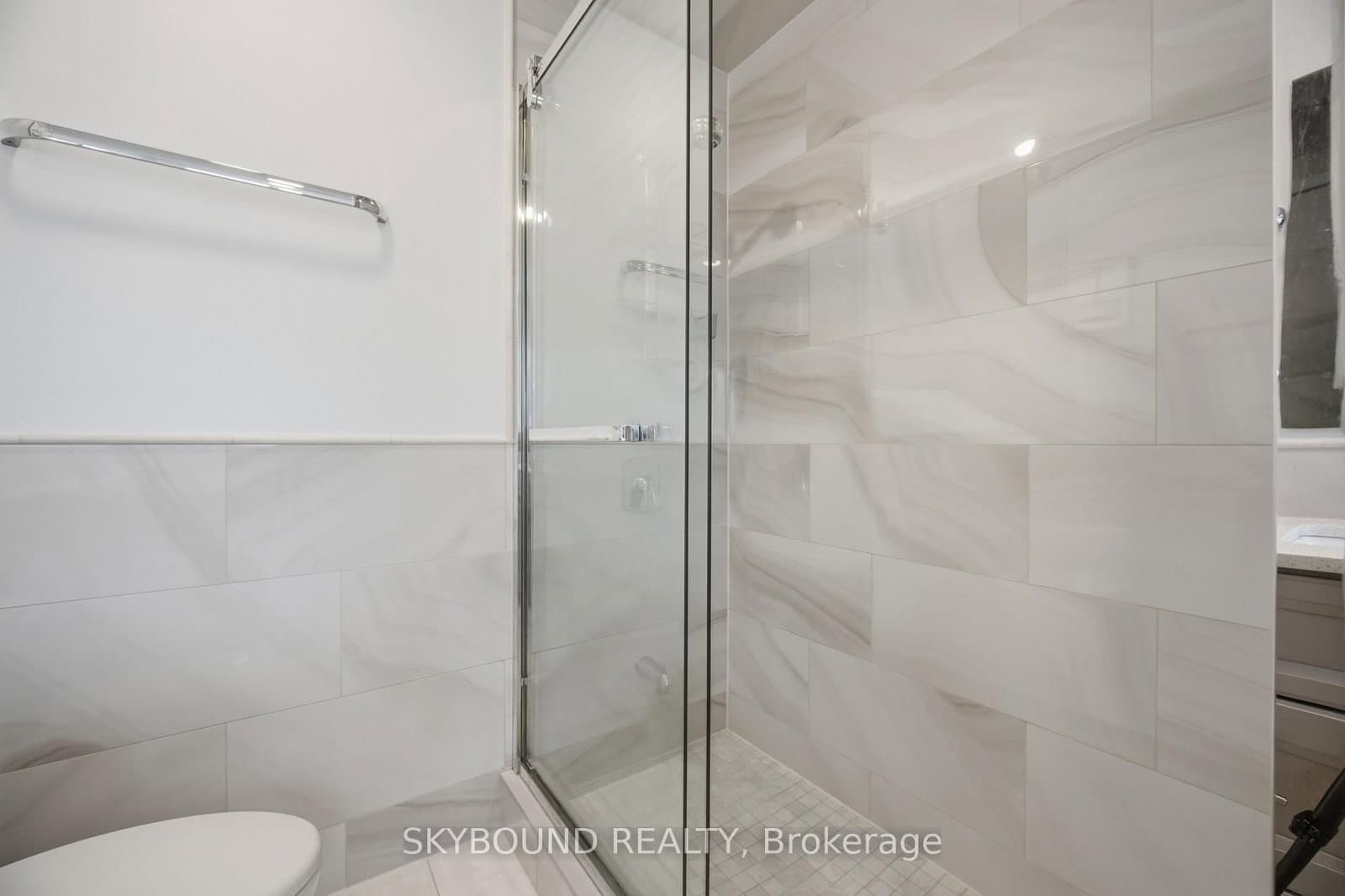 3906 Zenith Court thumbnail 21